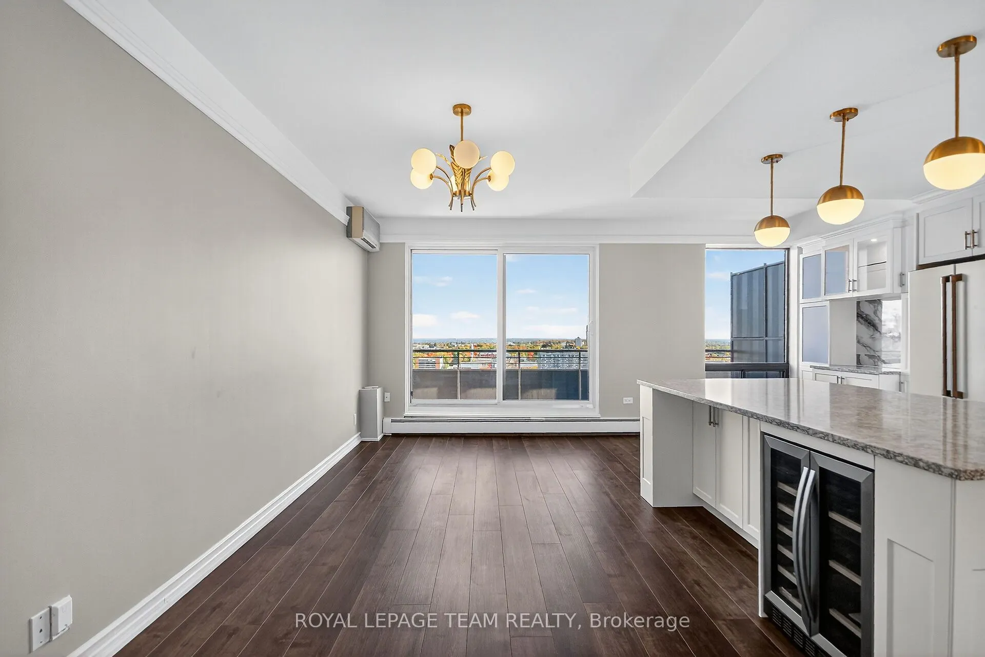 515 St Laurent Boulevard, #2509/2510
