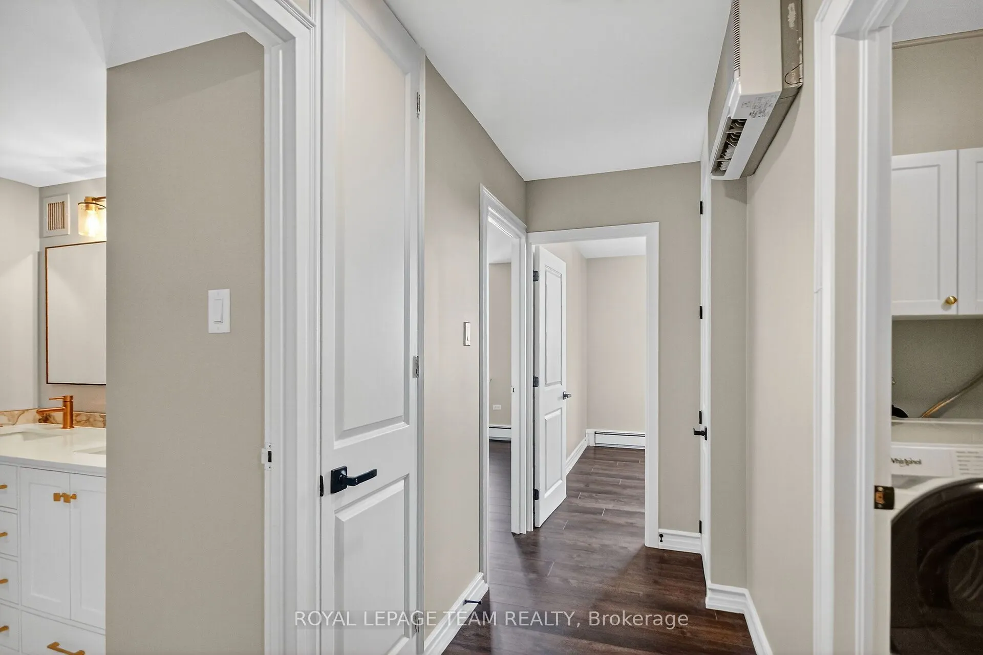515 St Laurent Boulevard, #2509/2510
