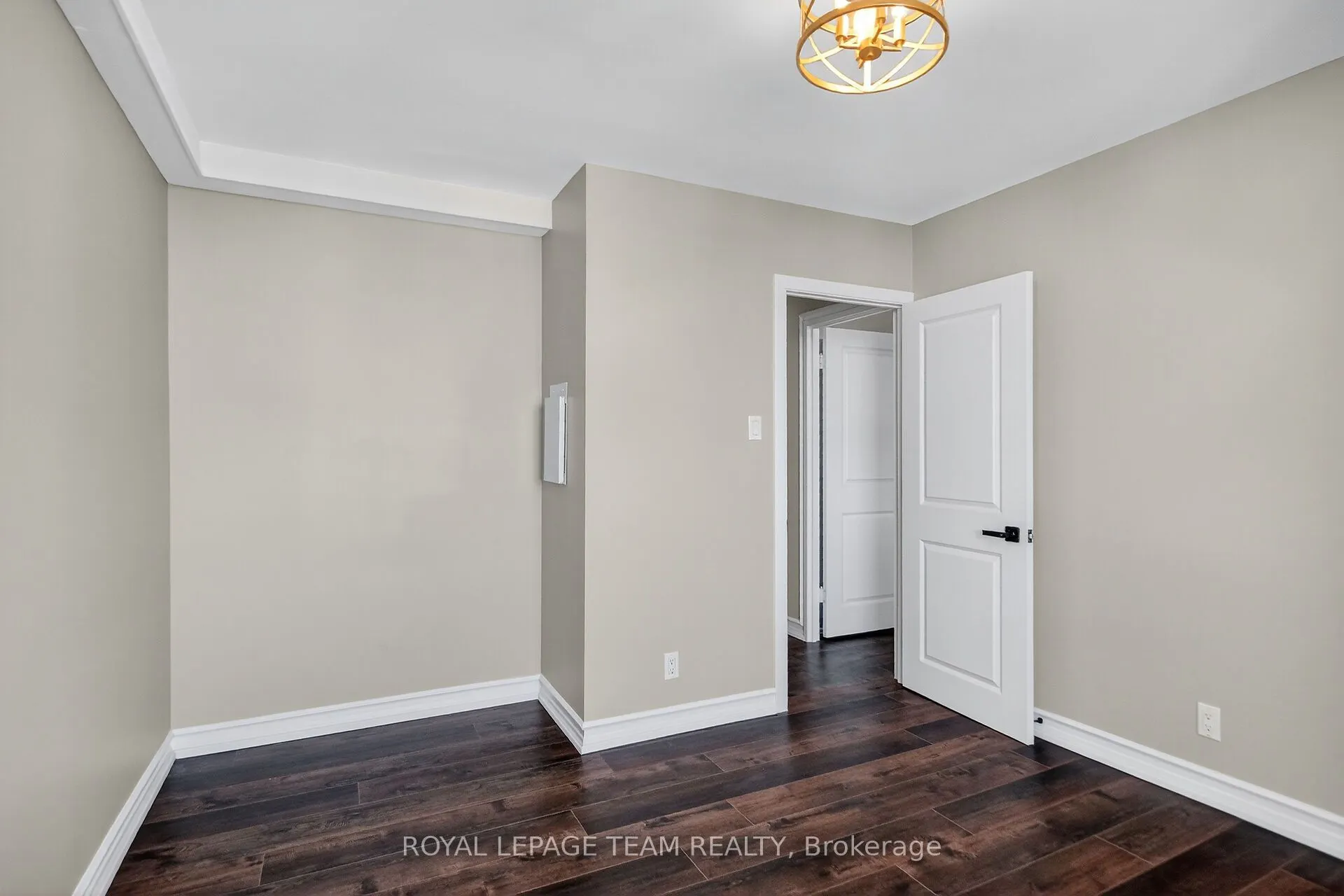 515 St Laurent Boulevard, #2509/2510