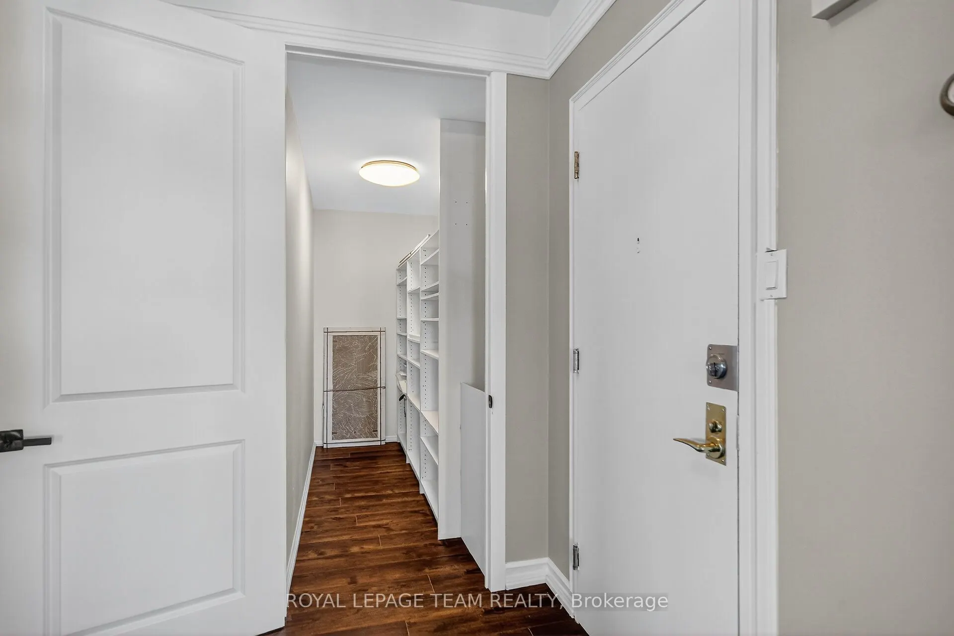 515 St Laurent Boulevard, #2509/2510