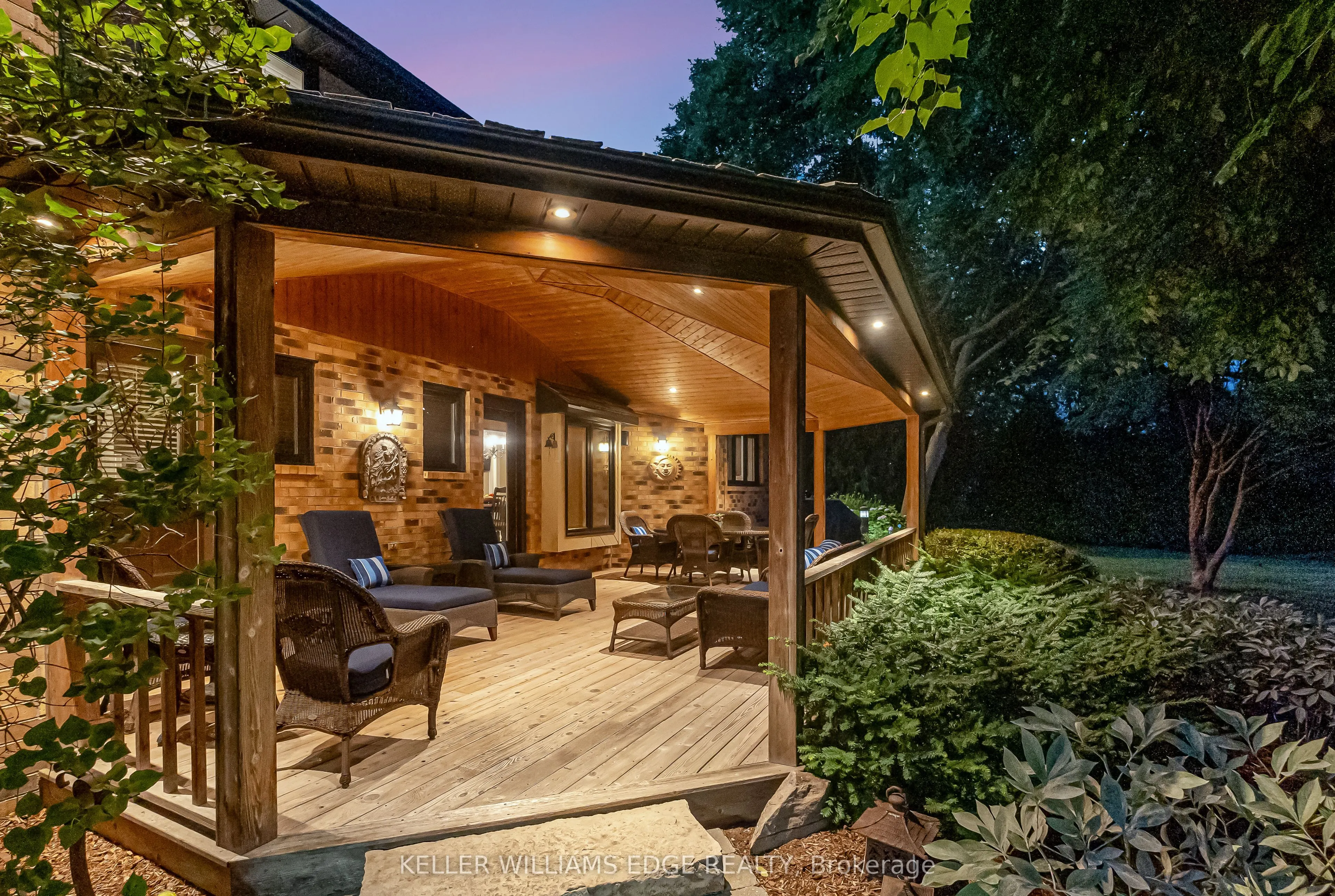 8 Lochside Drive