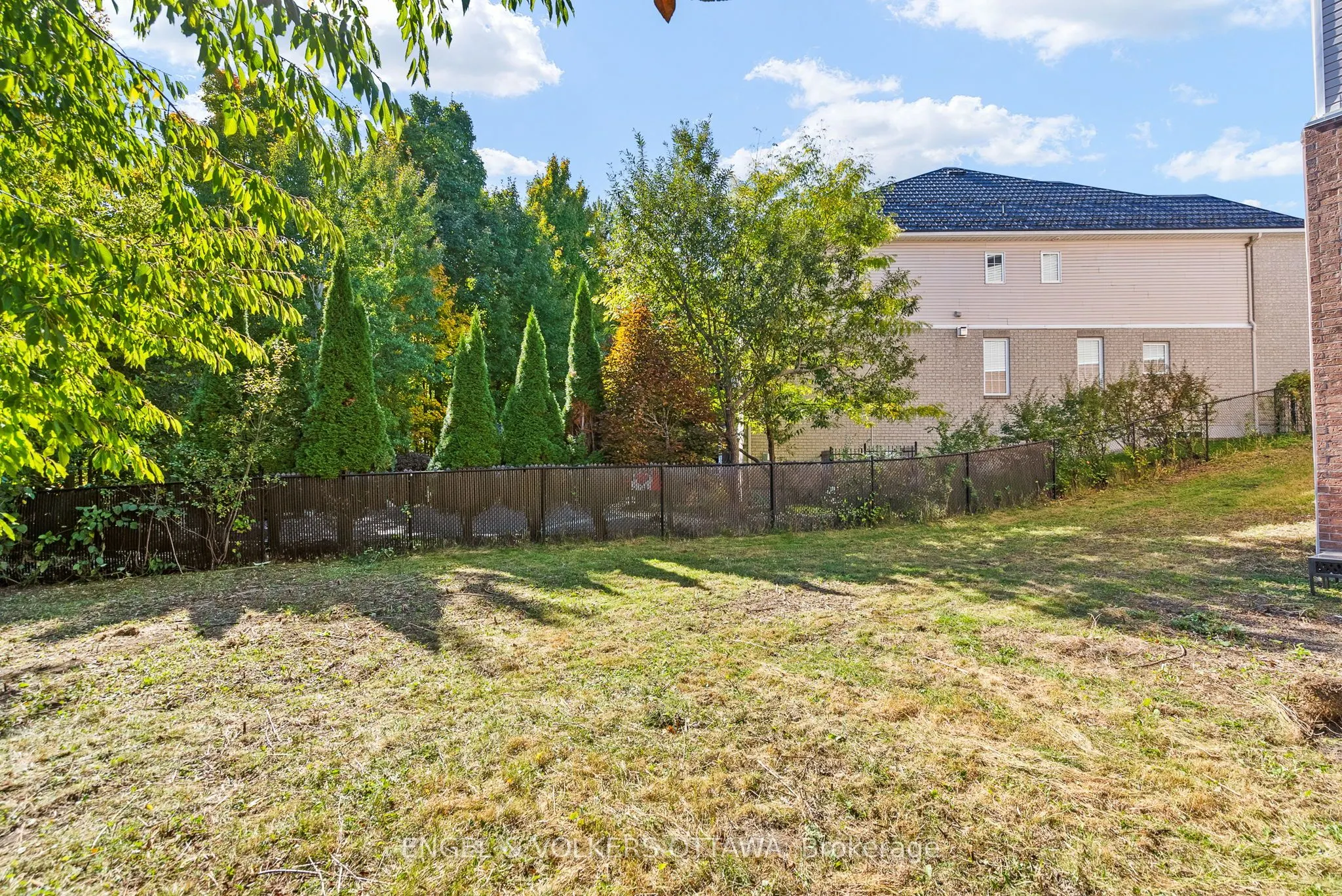 2139 Blue Willow Crescent