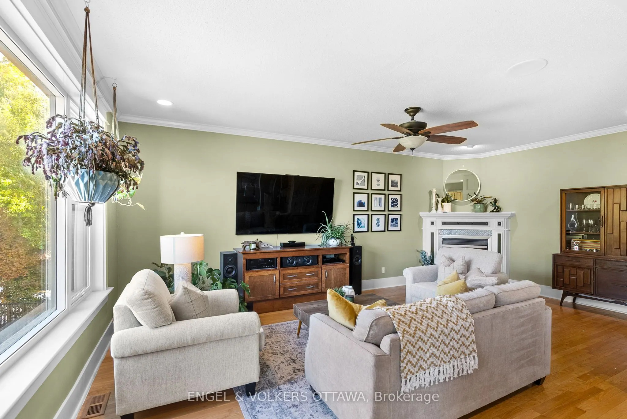 2139 Blue Willow Crescent