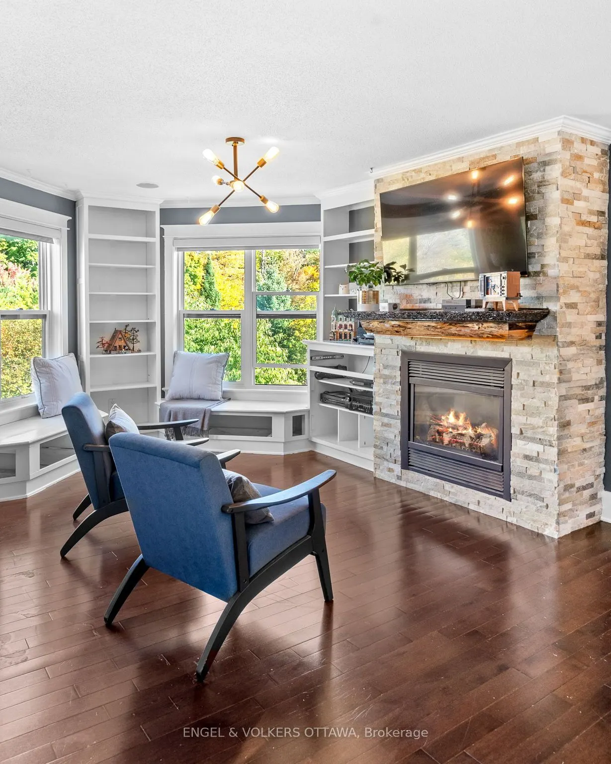 2139 Blue Willow Crescent