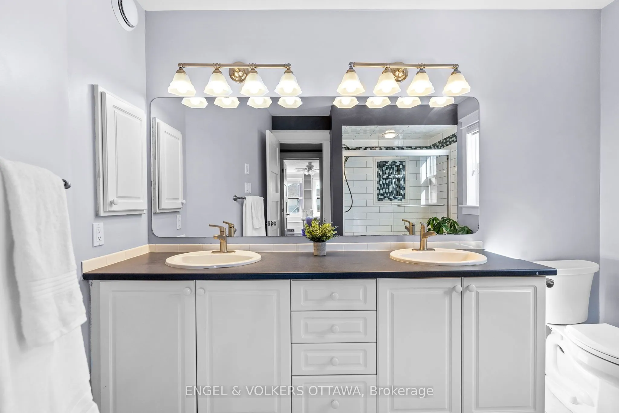 2139 Blue Willow Crescent