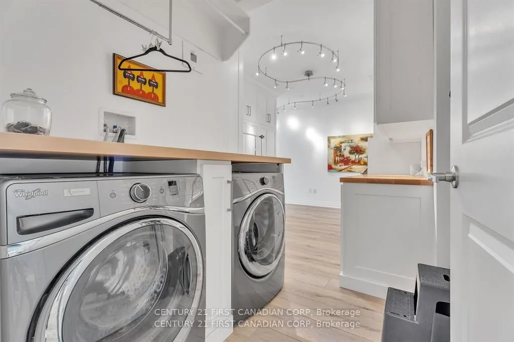 330 Ridout Street N, #2701/2704