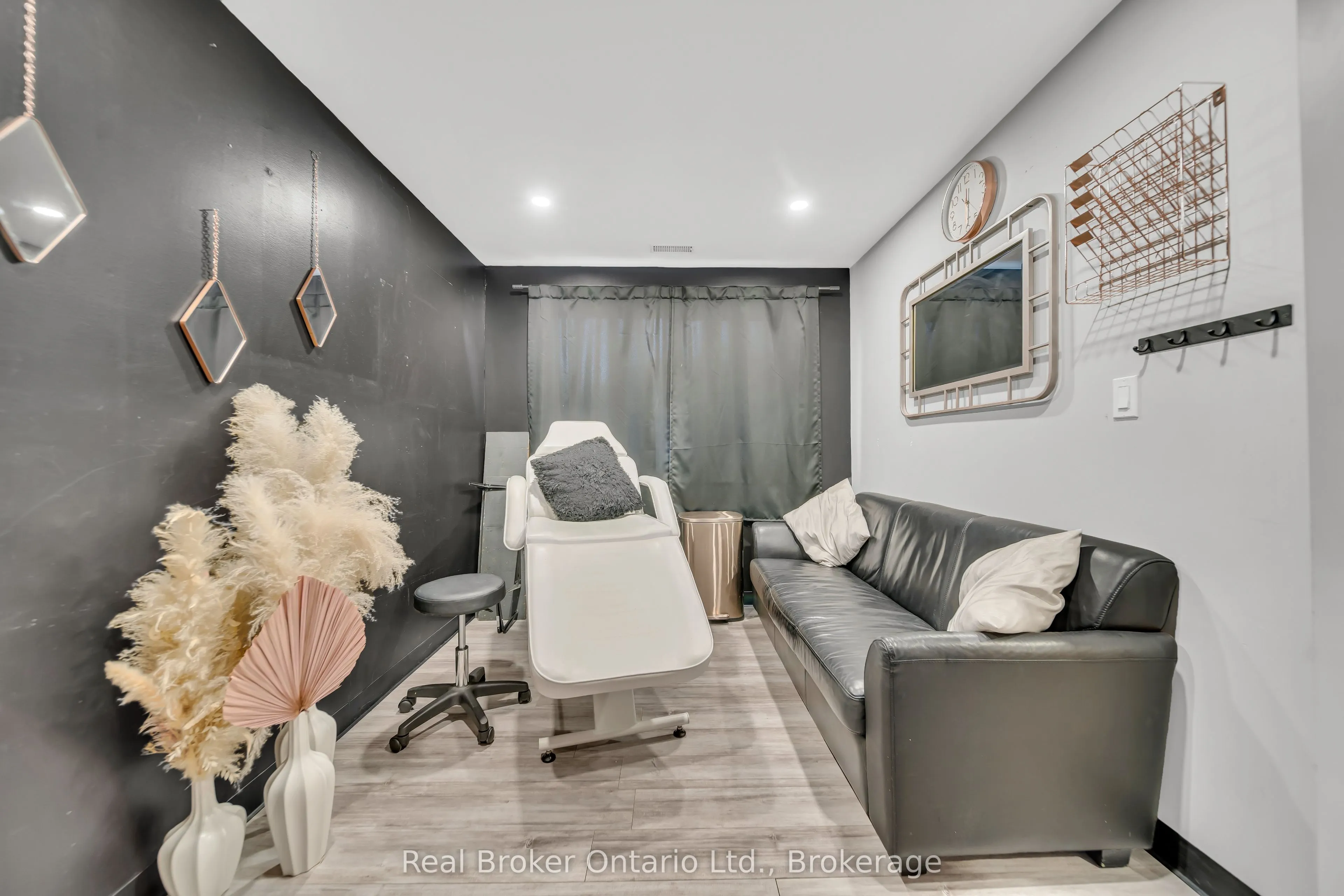 1302 Swan Street