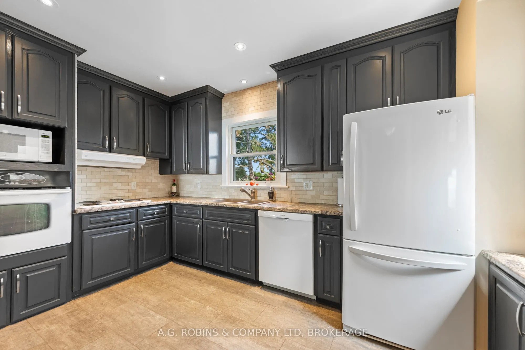 10773 Lakeshore Road