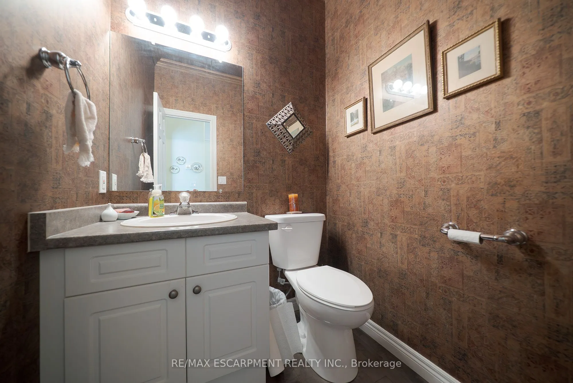 24 Hardy Road, #8