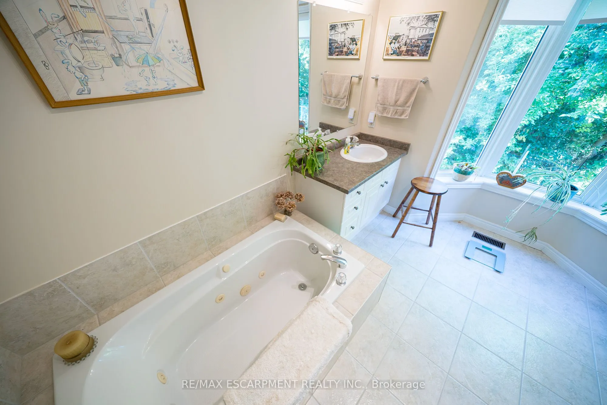24 Hardy Road, #8