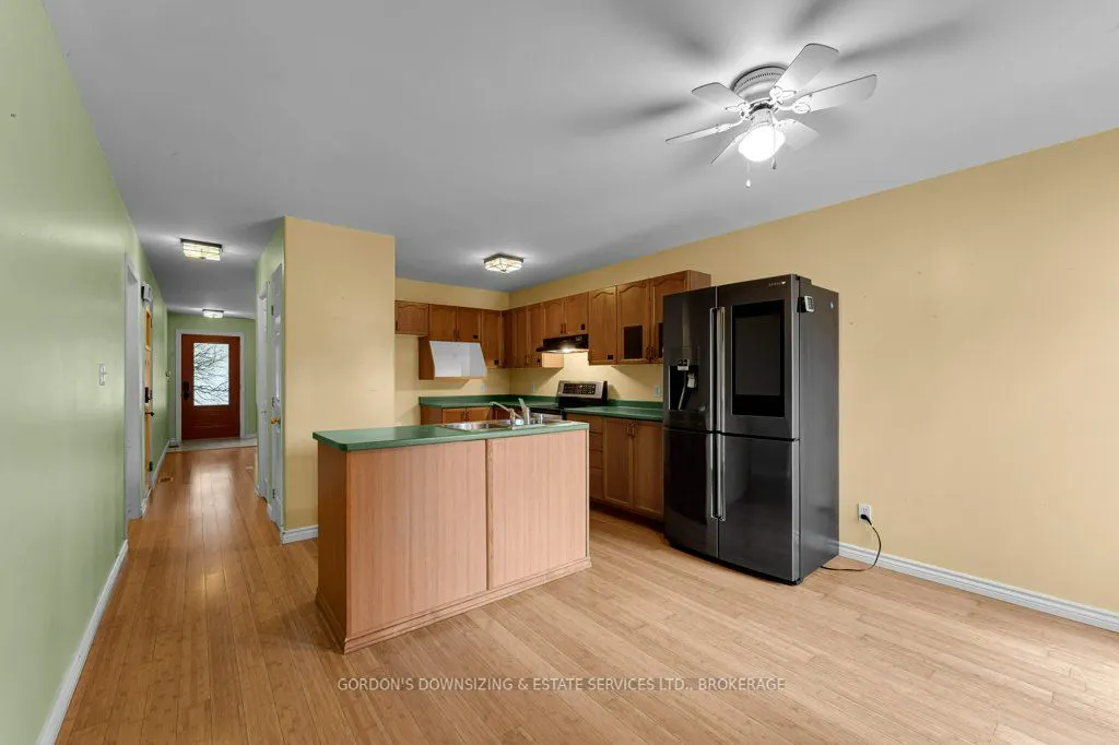 464 Freeman Crescent
