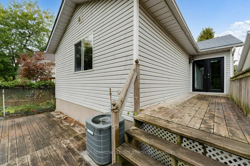 464 Freeman Crescent