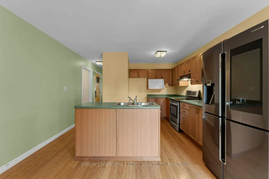 464 Freeman Crescent