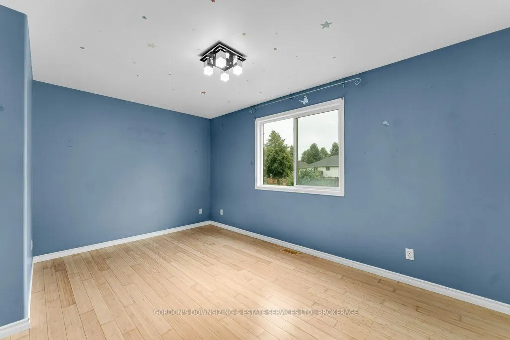 464 Freeman Crescent