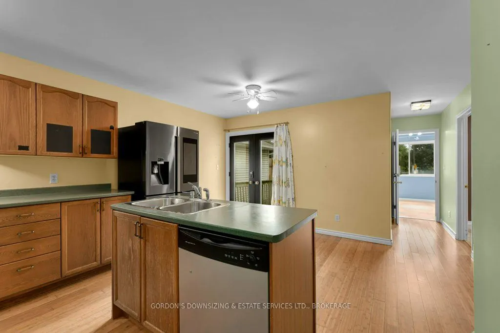 464 Freeman Crescent