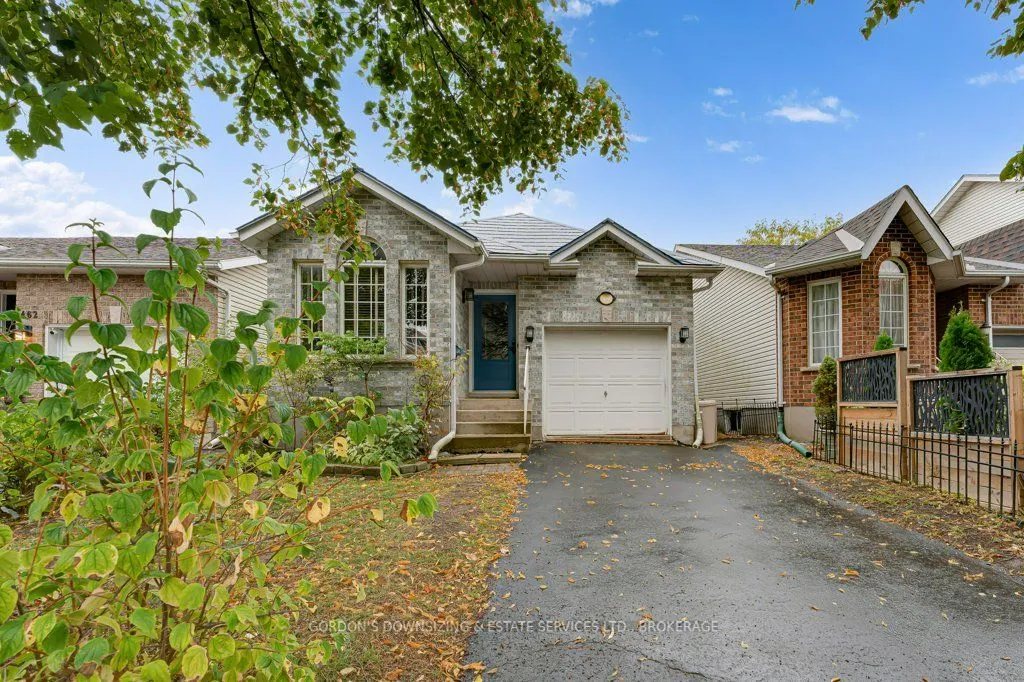 464 Freeman Crescent