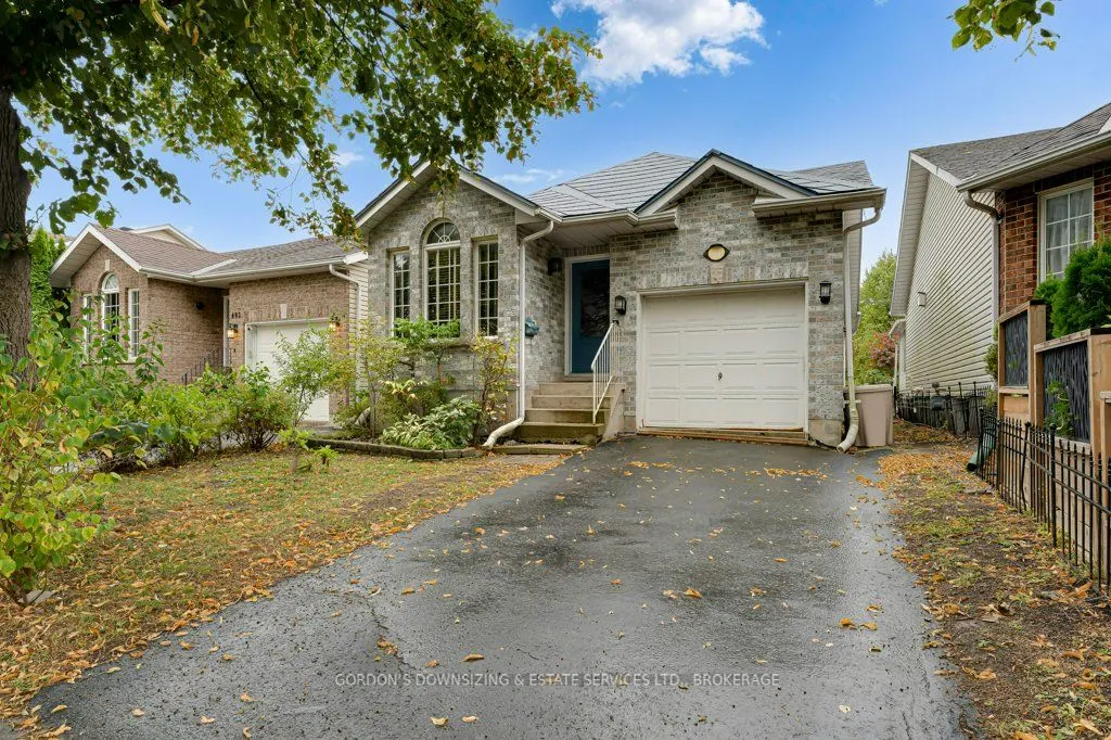 464 Freeman Crescent
