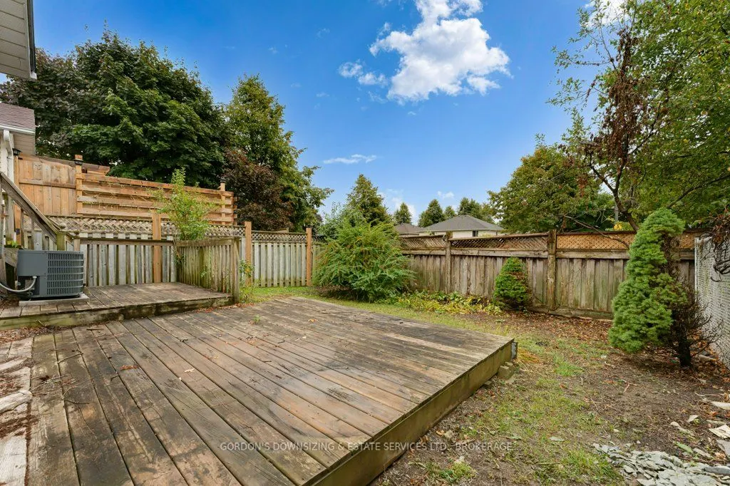 464 Freeman Crescent