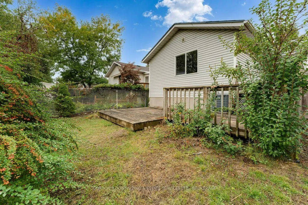 464 Freeman Crescent