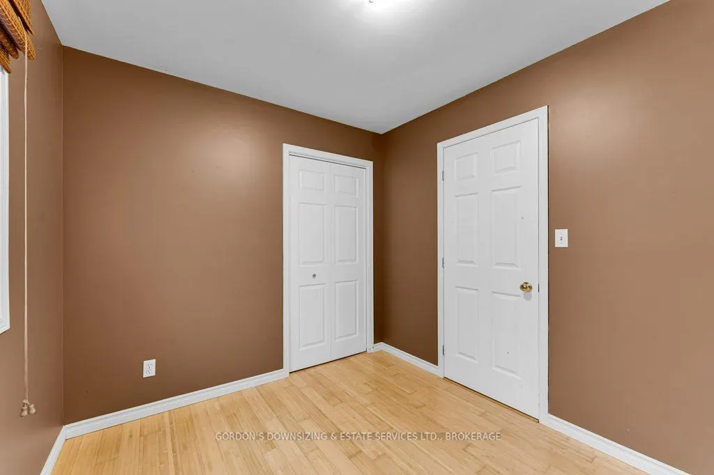 464 Freeman Crescent