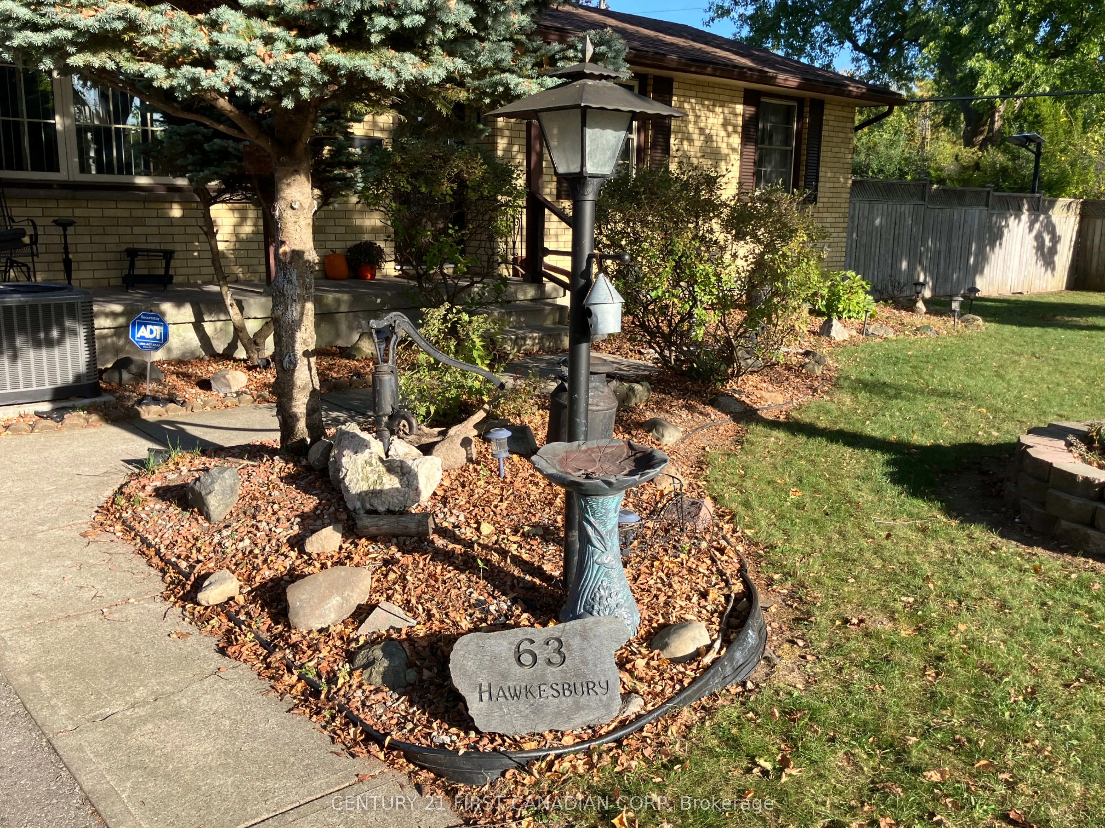 63 Hawkesbury Avenue