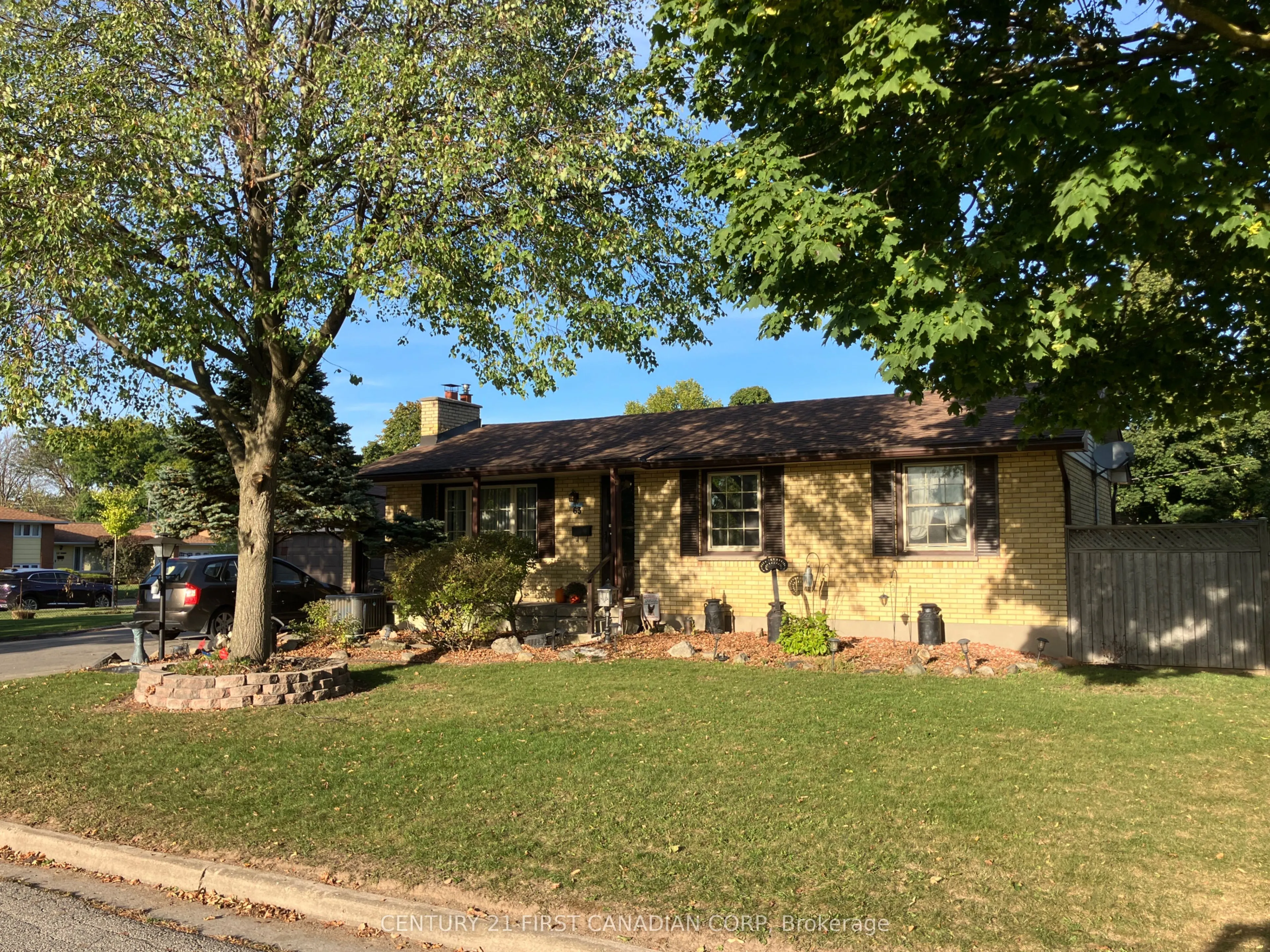 63 Hawkesbury Avenue