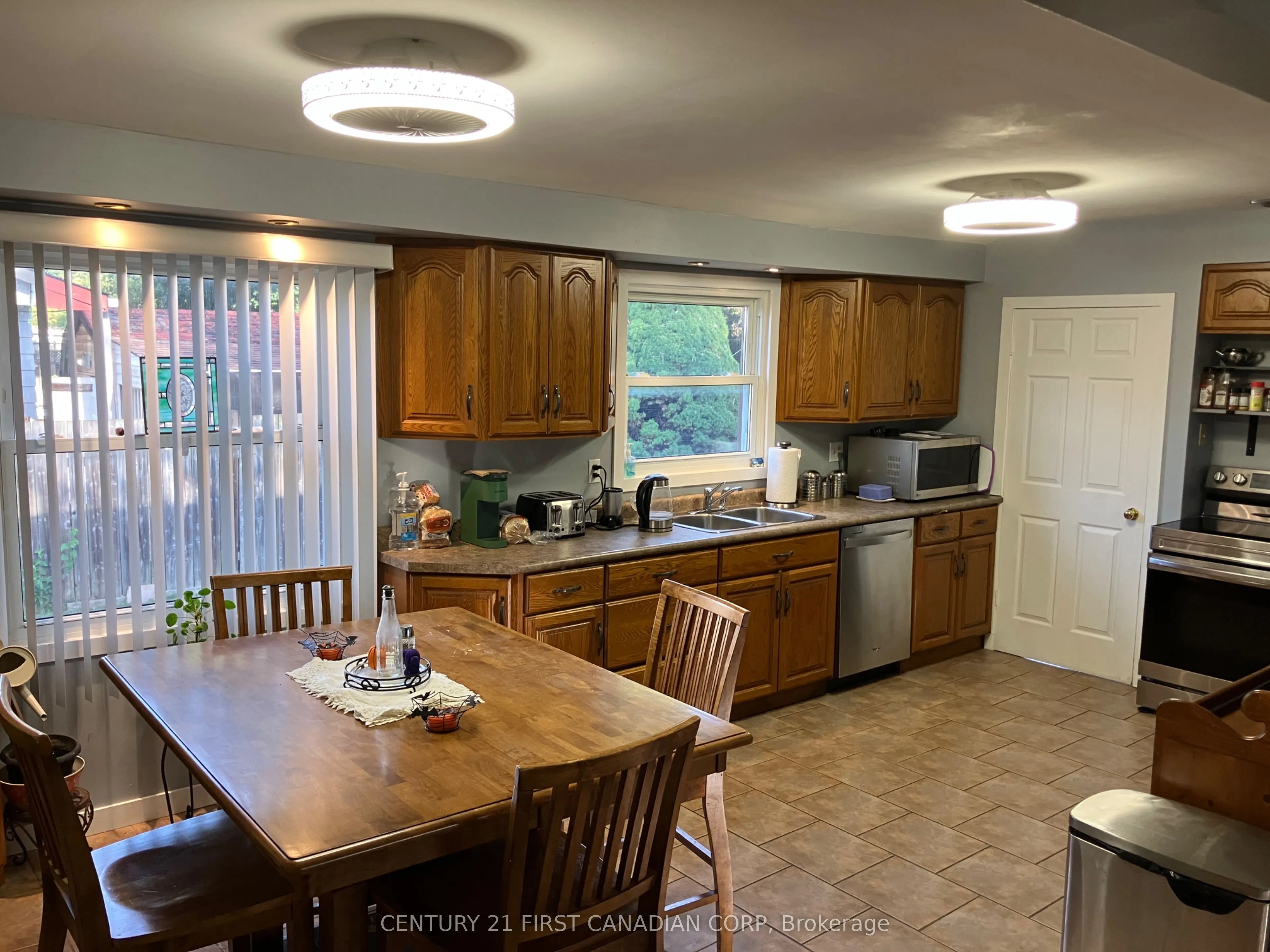 63 Hawkesbury Avenue