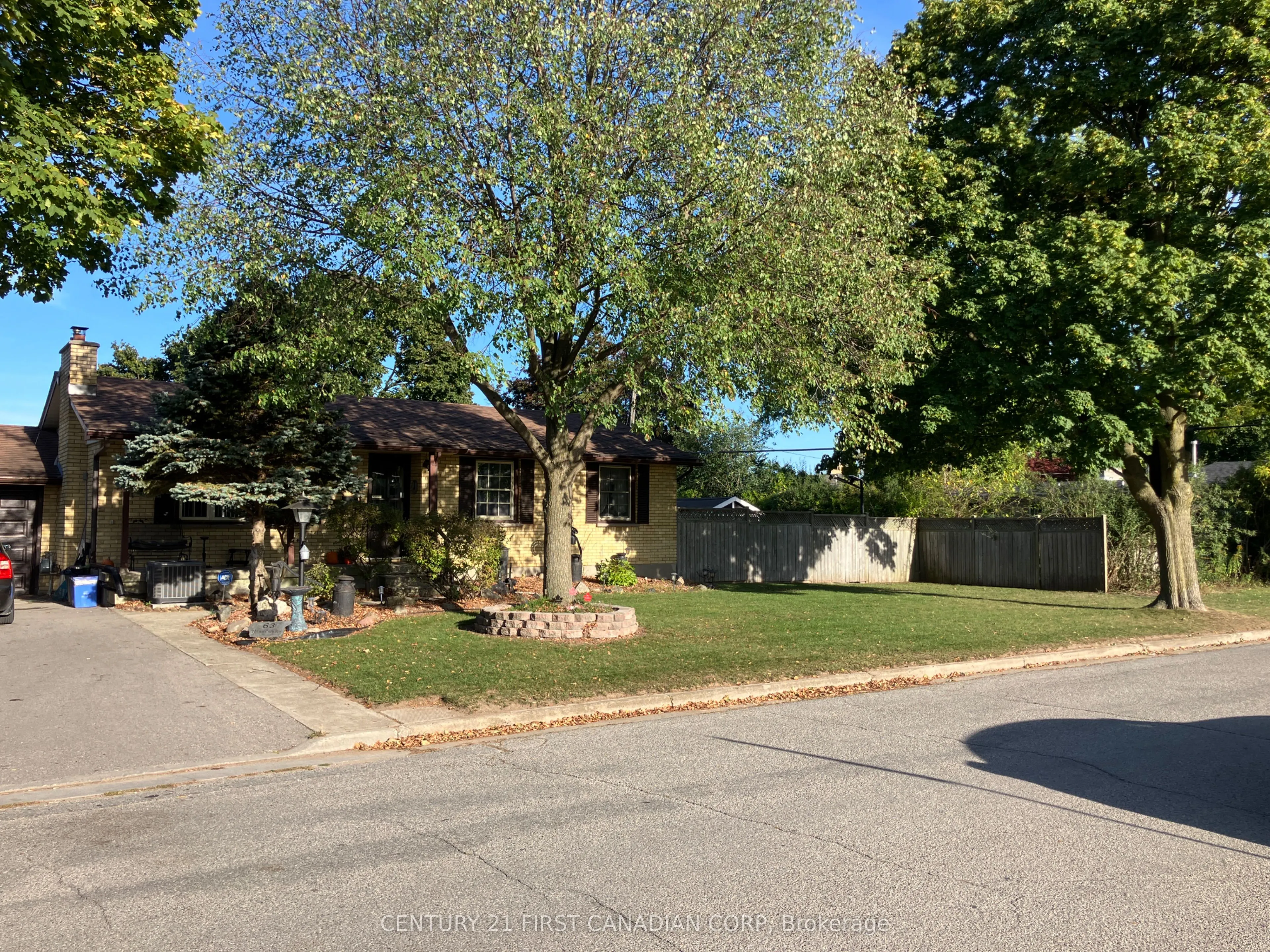 63 Hawkesbury Avenue