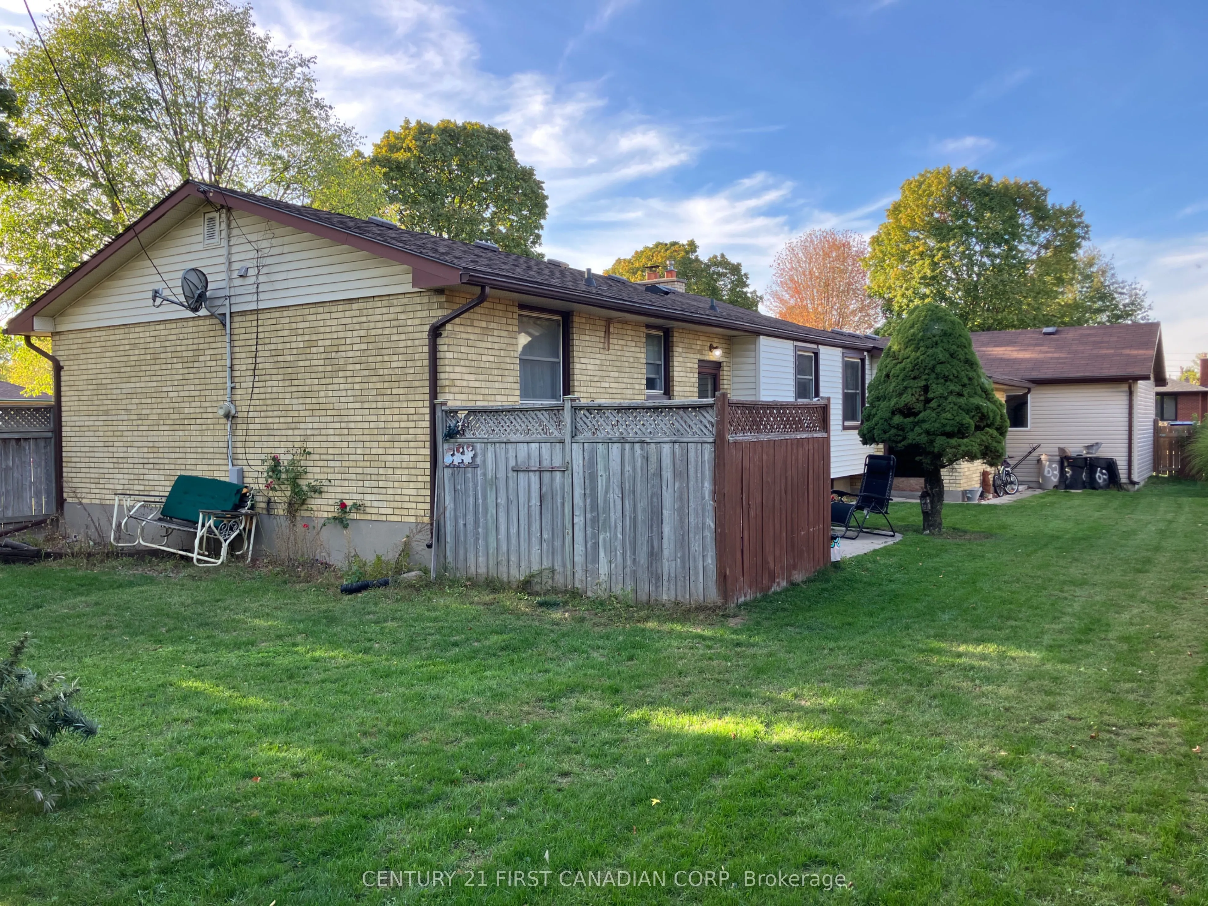 63 Hawkesbury Avenue