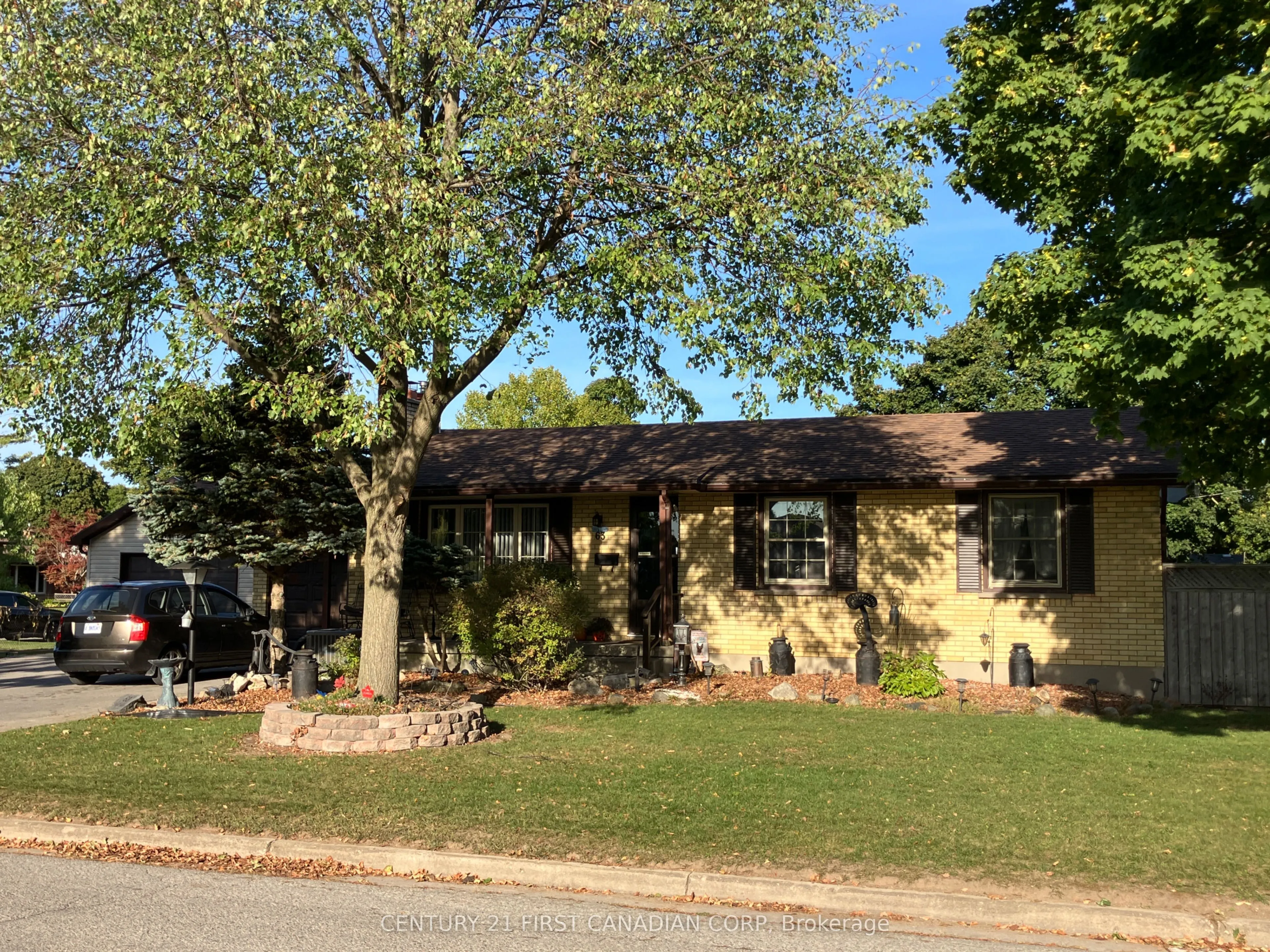 63 Hawkesbury Avenue