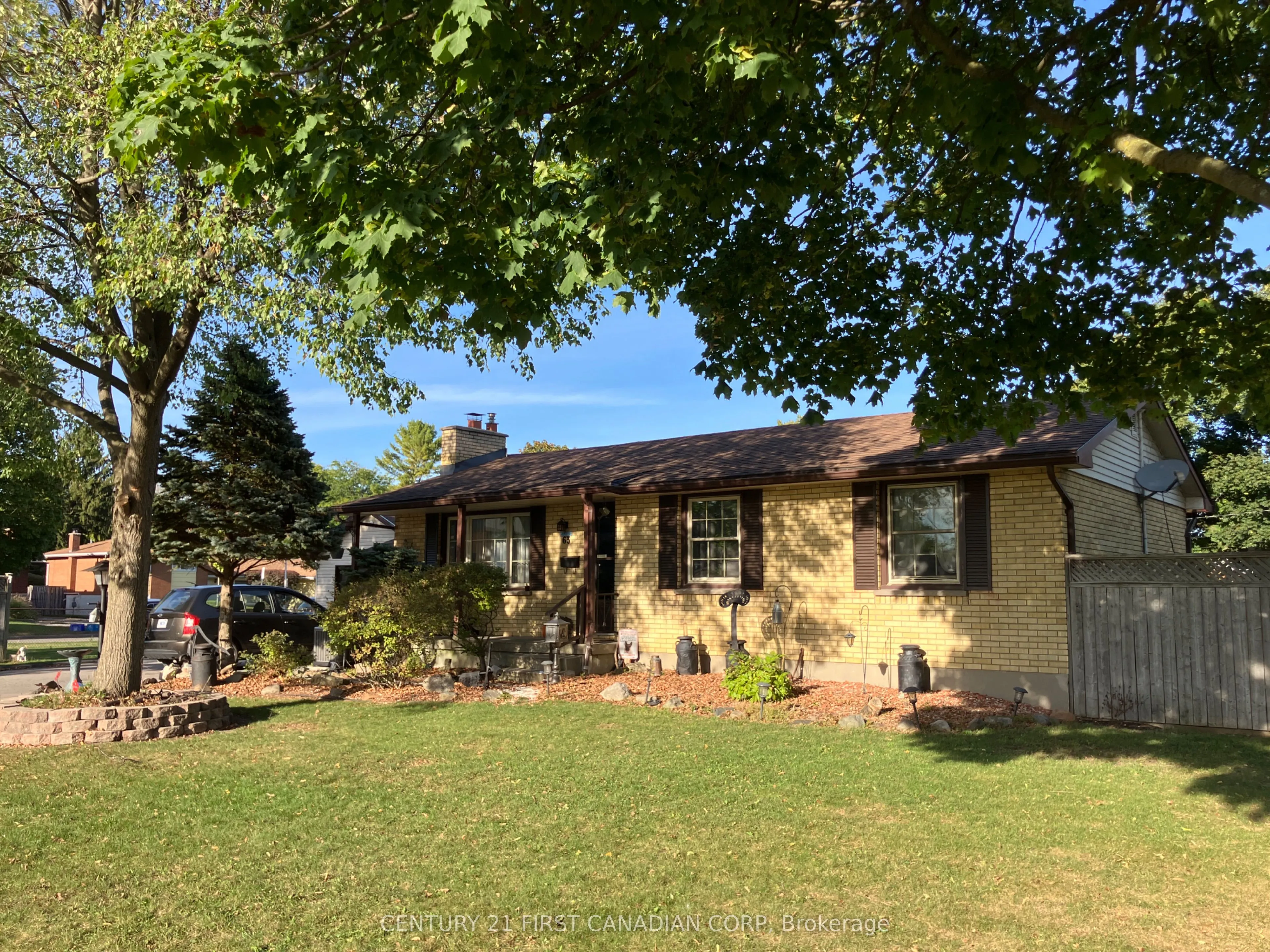 63 Hawkesbury Avenue