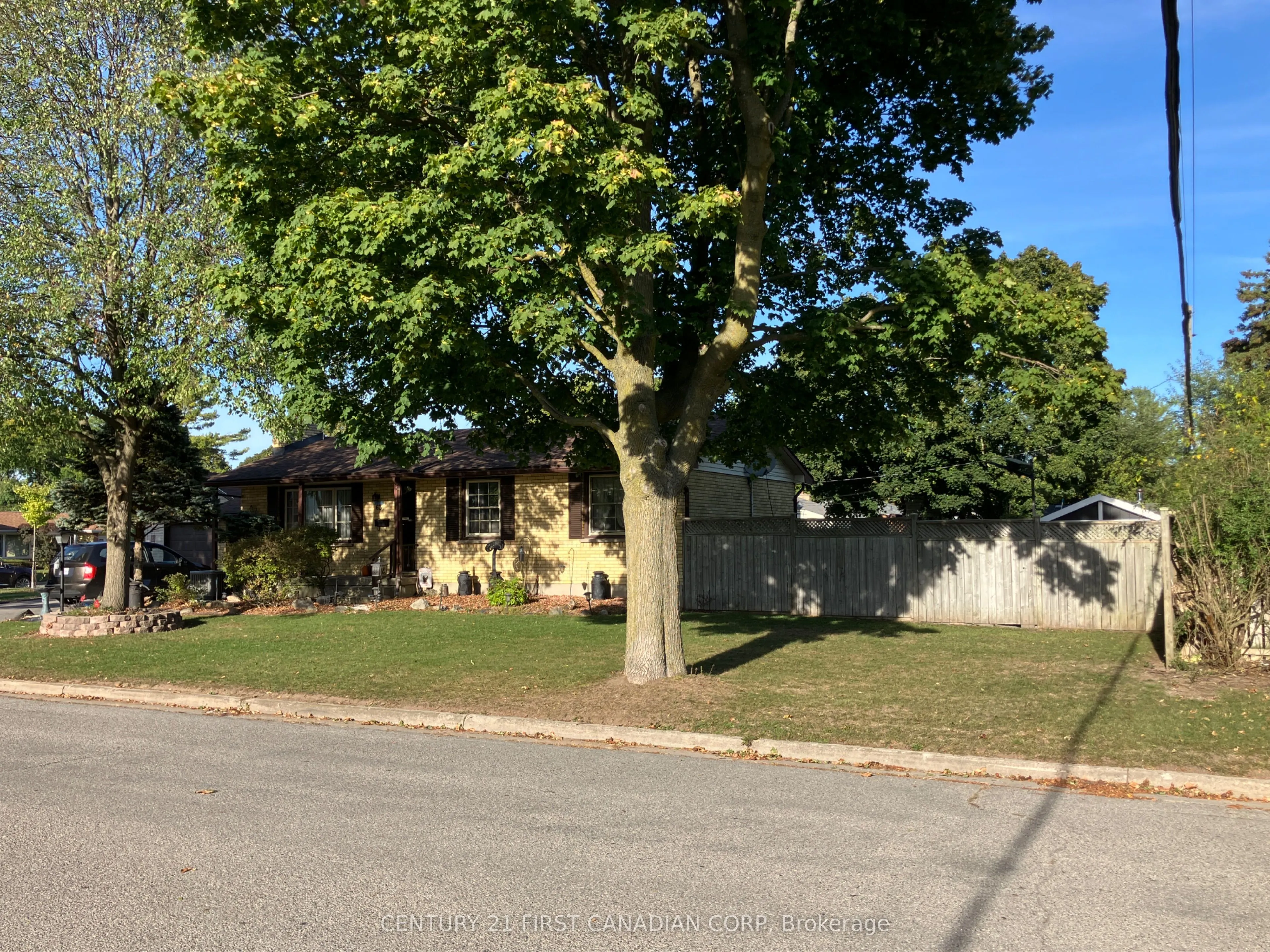 63 Hawkesbury Avenue