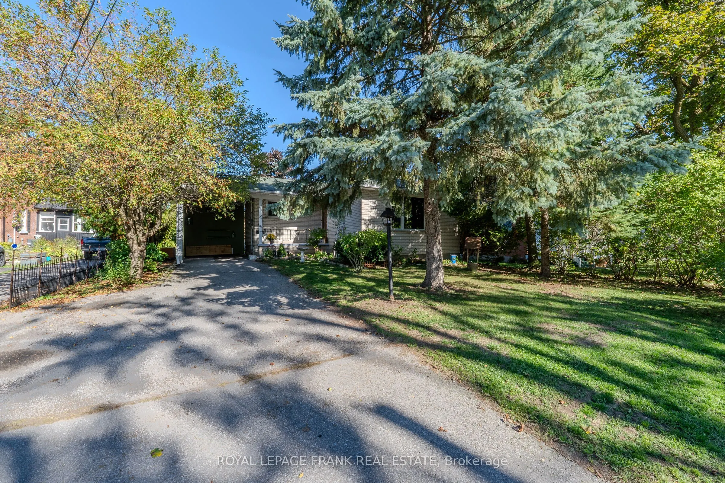 32 Melbourne Street E