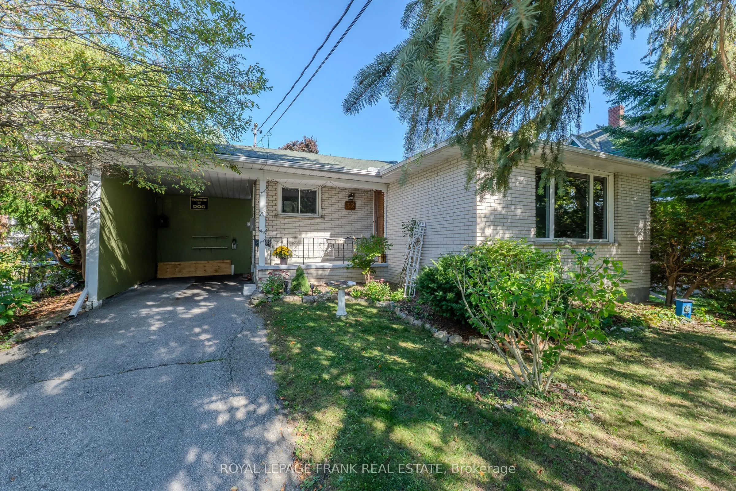 32 Melbourne Street E