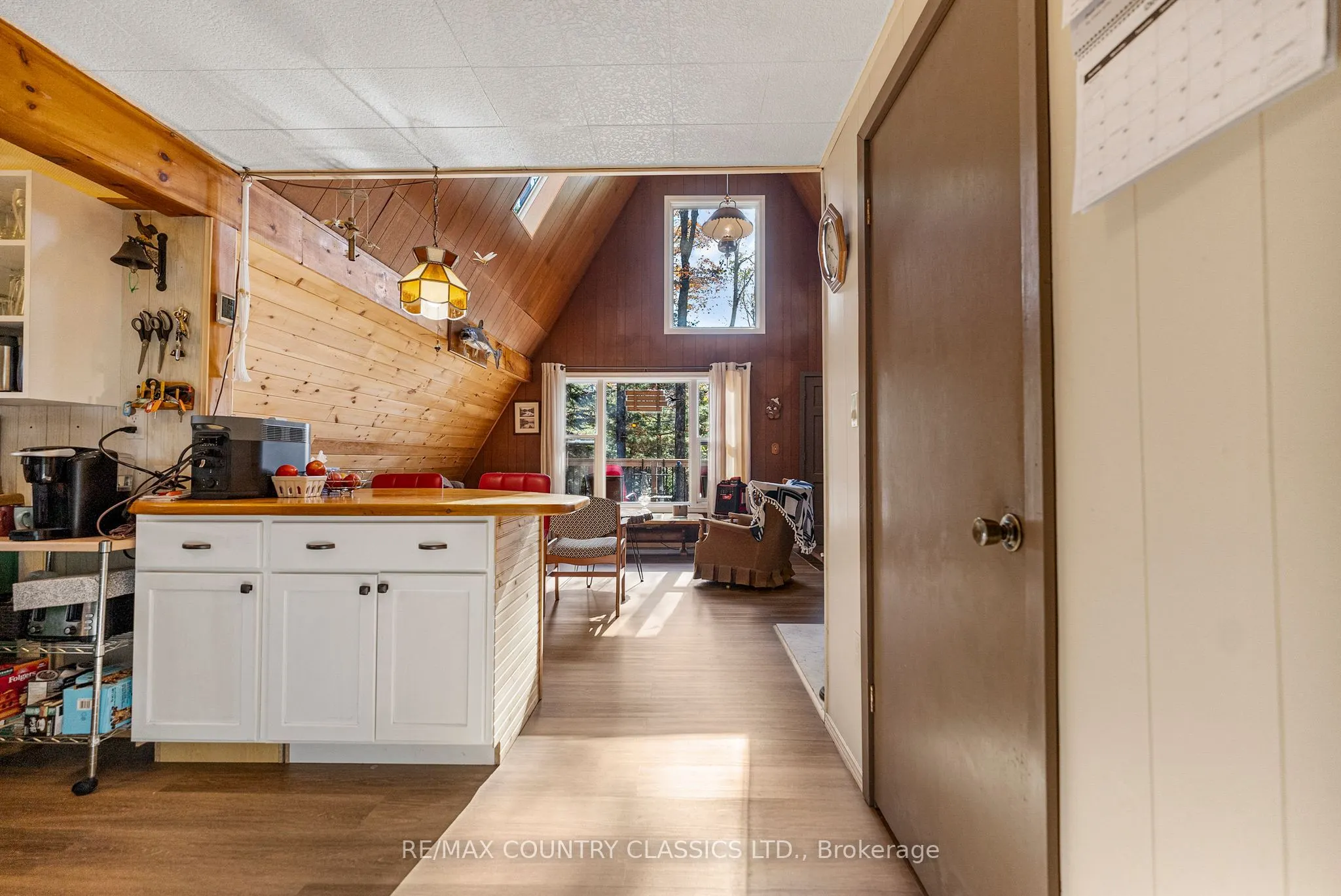 1201 MORAINE Drive