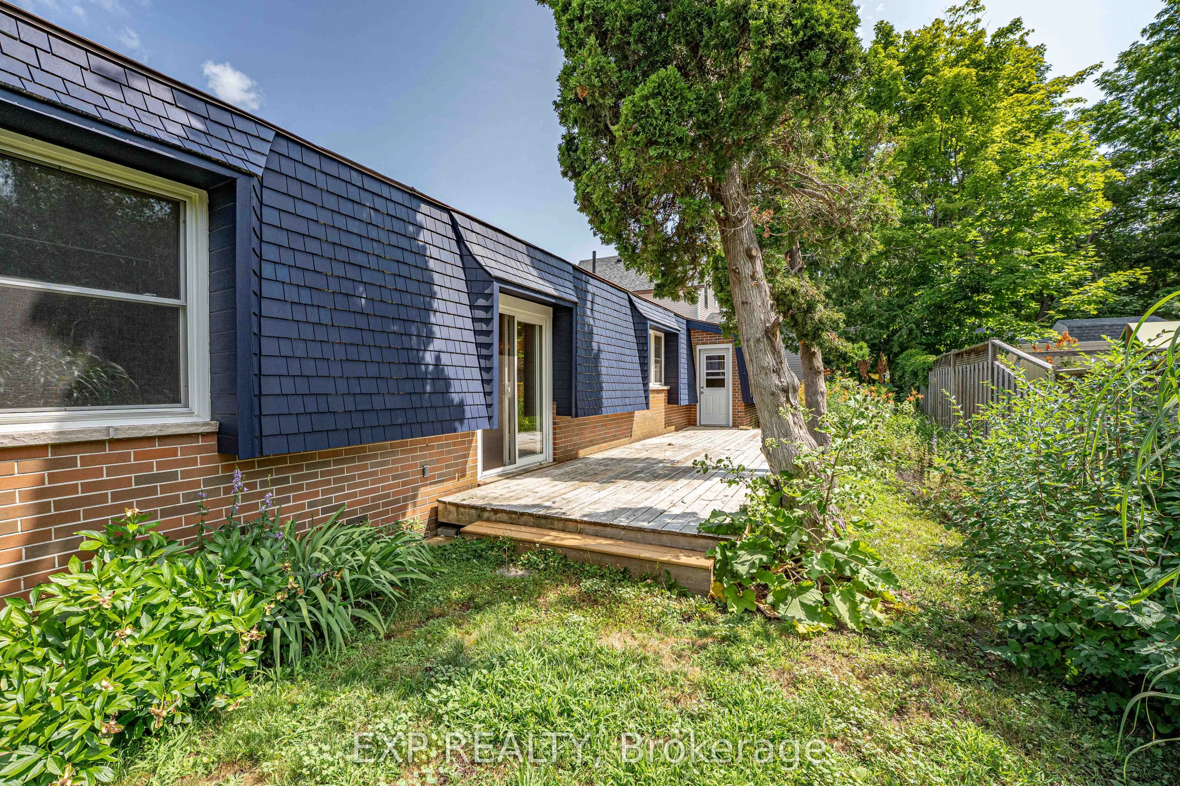 395 Brown Street