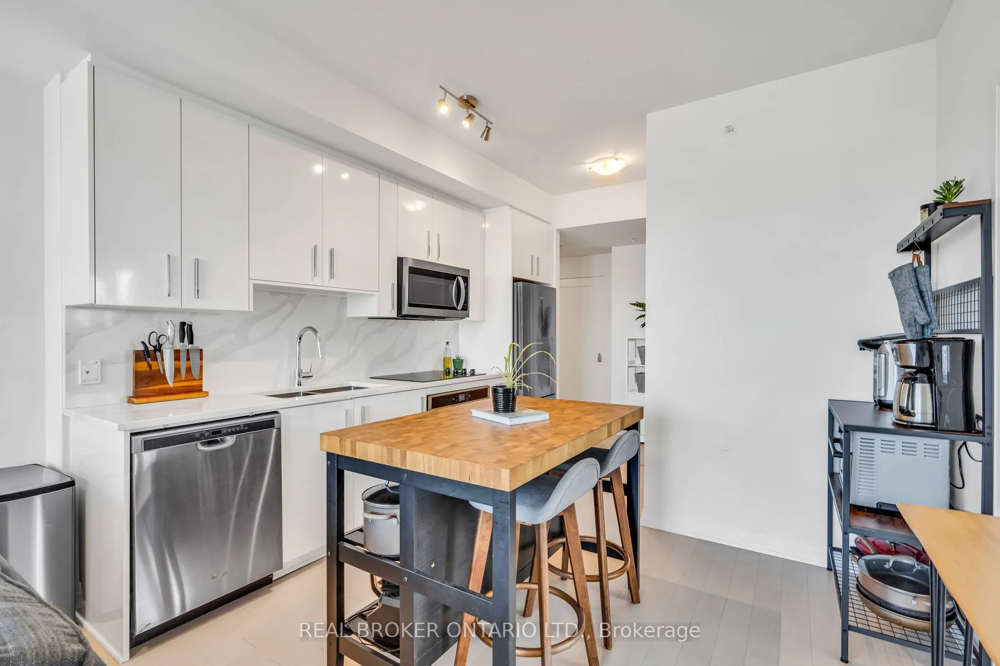 805 Carling Avenue, #802