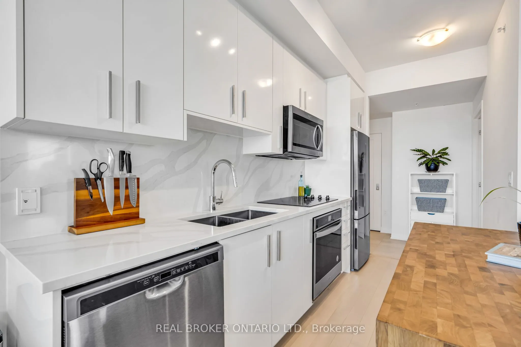 805 Carling Avenue, #802