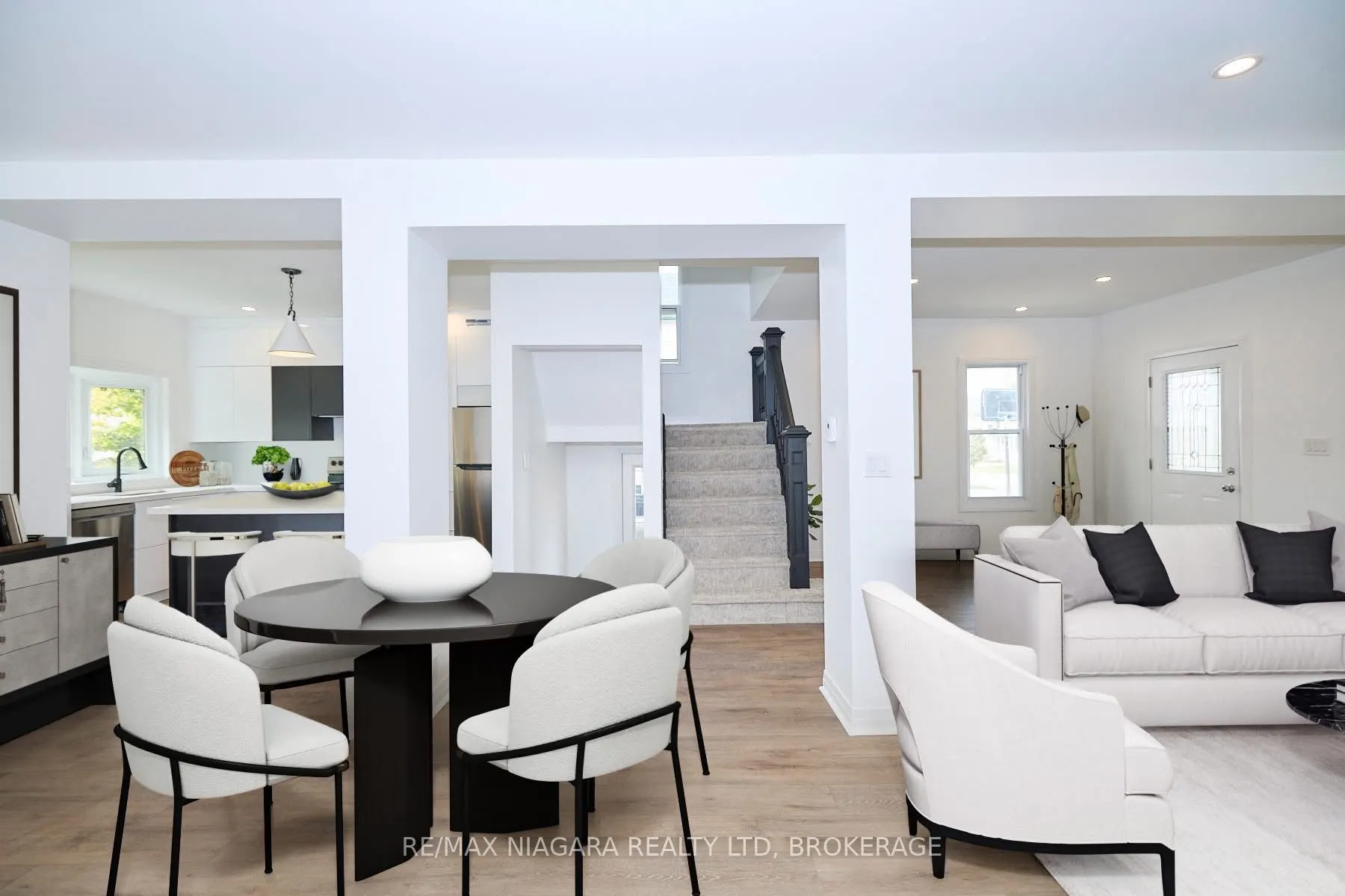 253 Dufferin Street