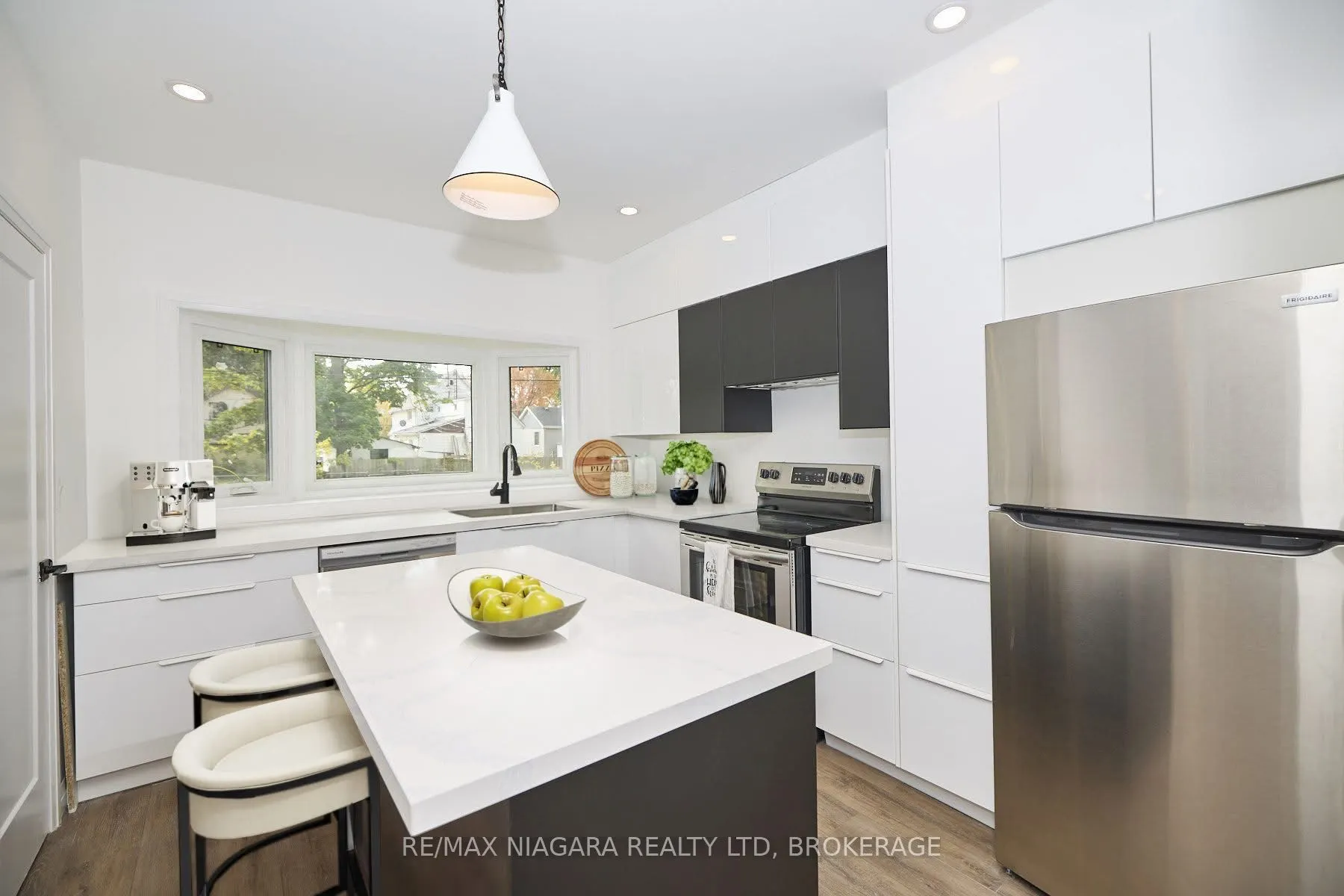 253 Dufferin Street