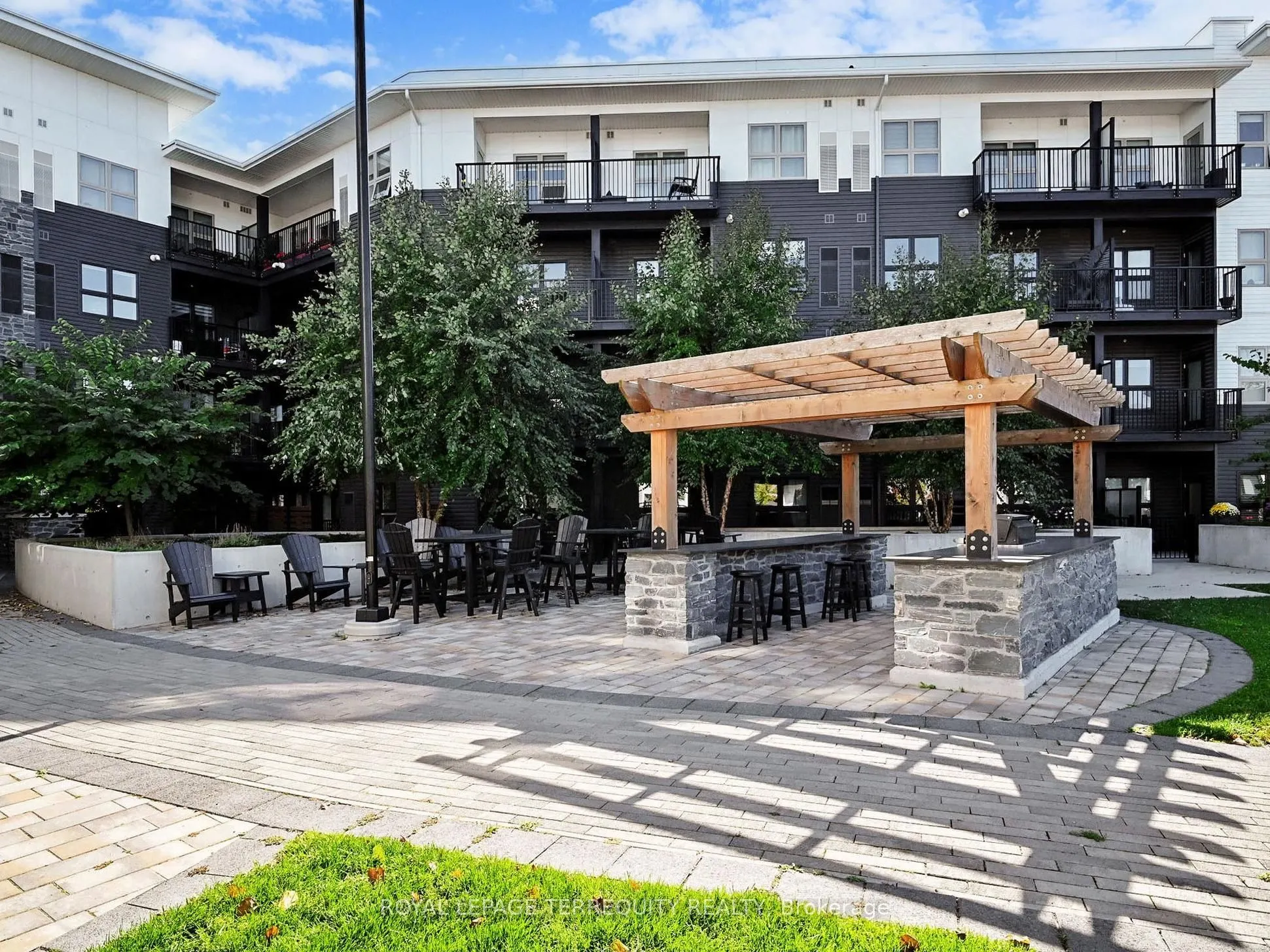 110 Fergus Avenue, #419
