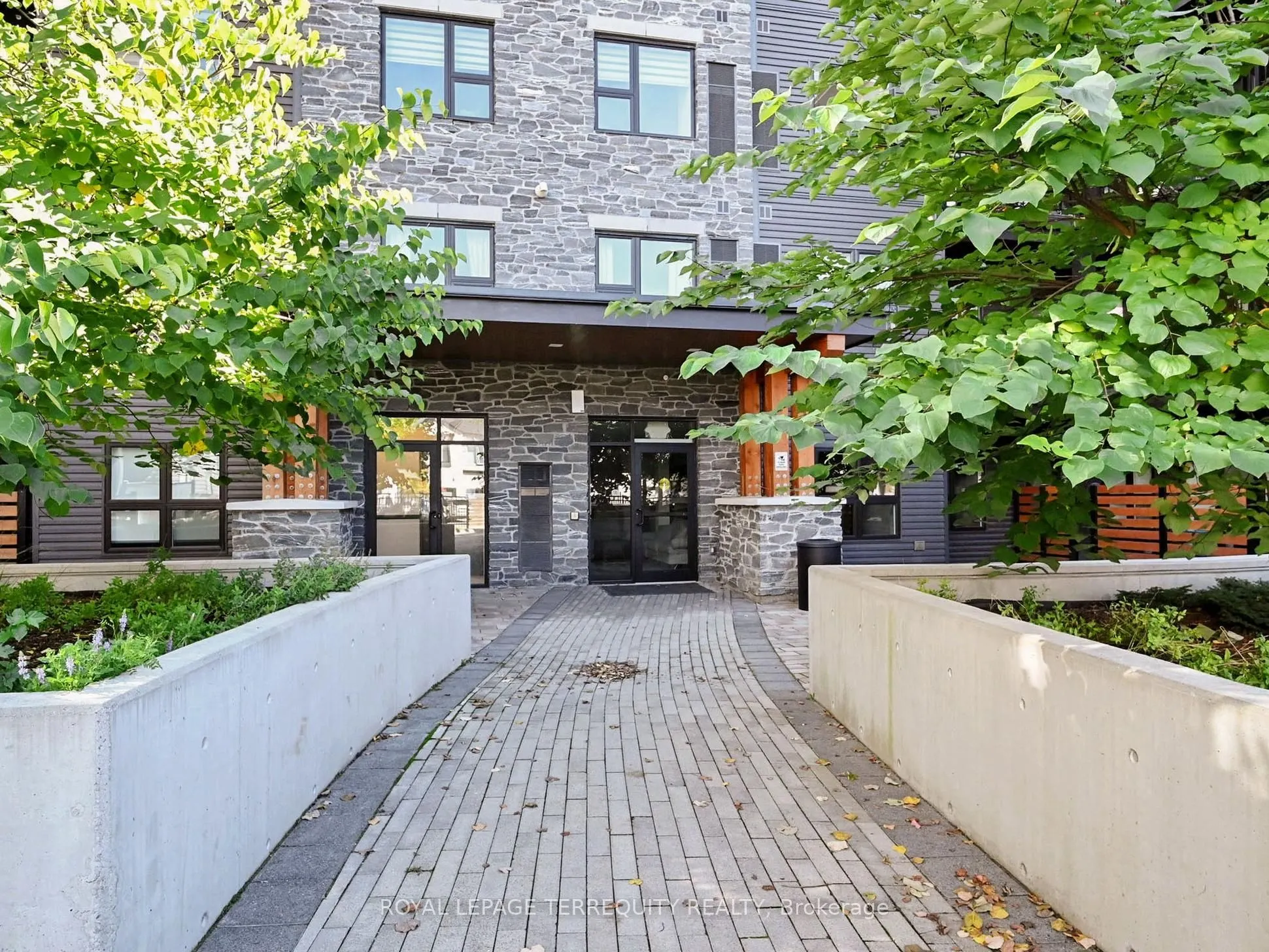 110 Fergus Avenue, #419