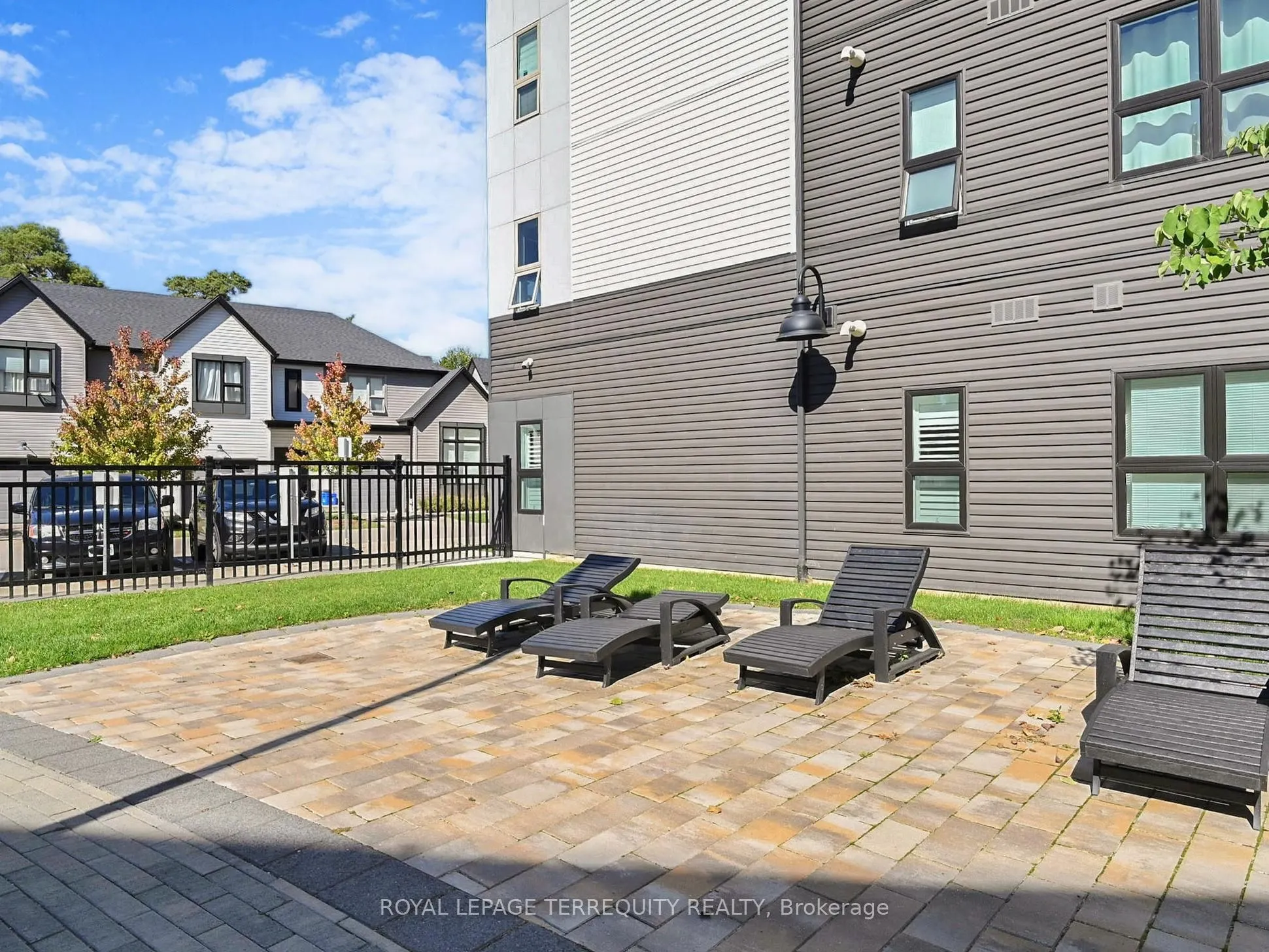 110 Fergus Avenue, #419