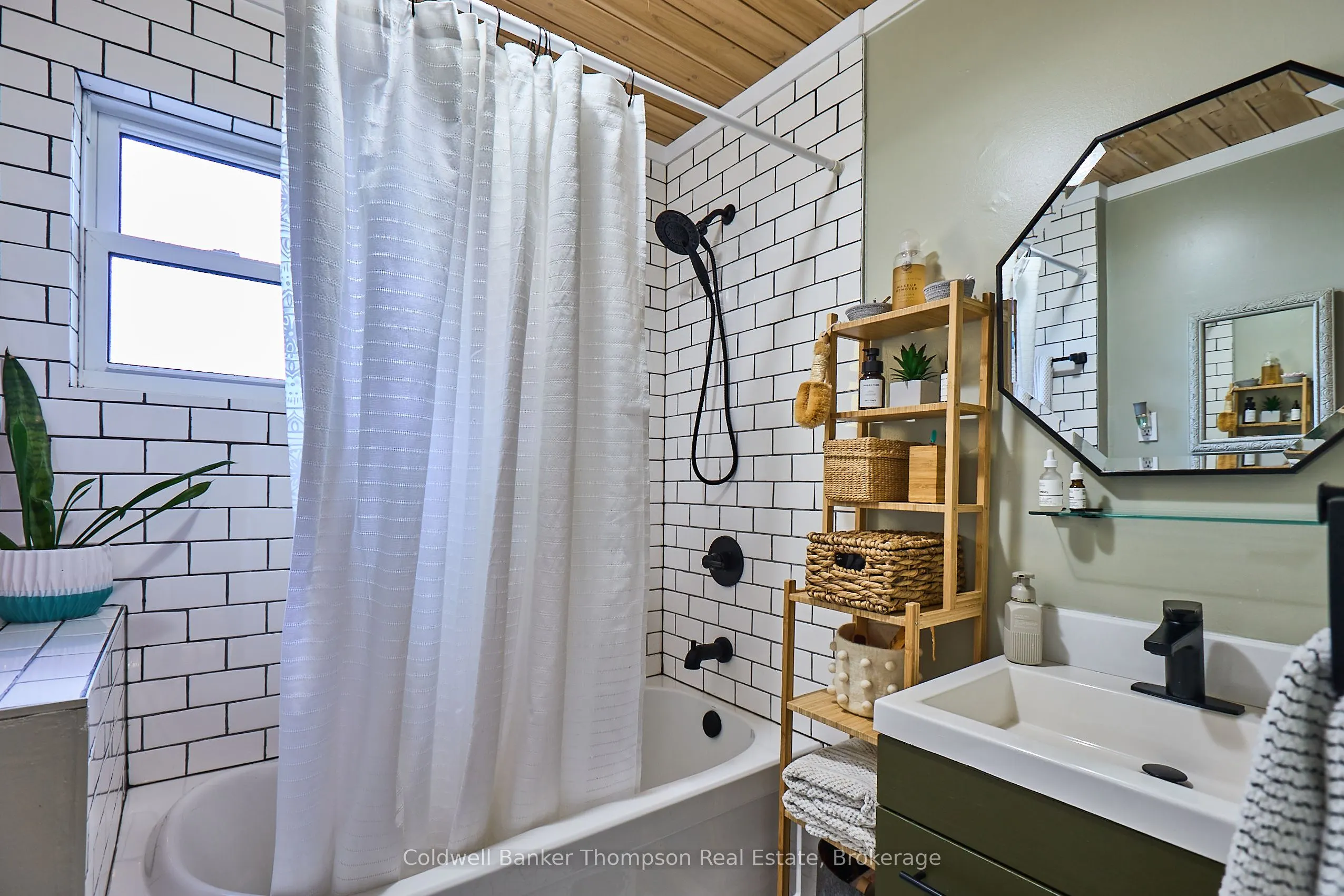 14 Cora Street W