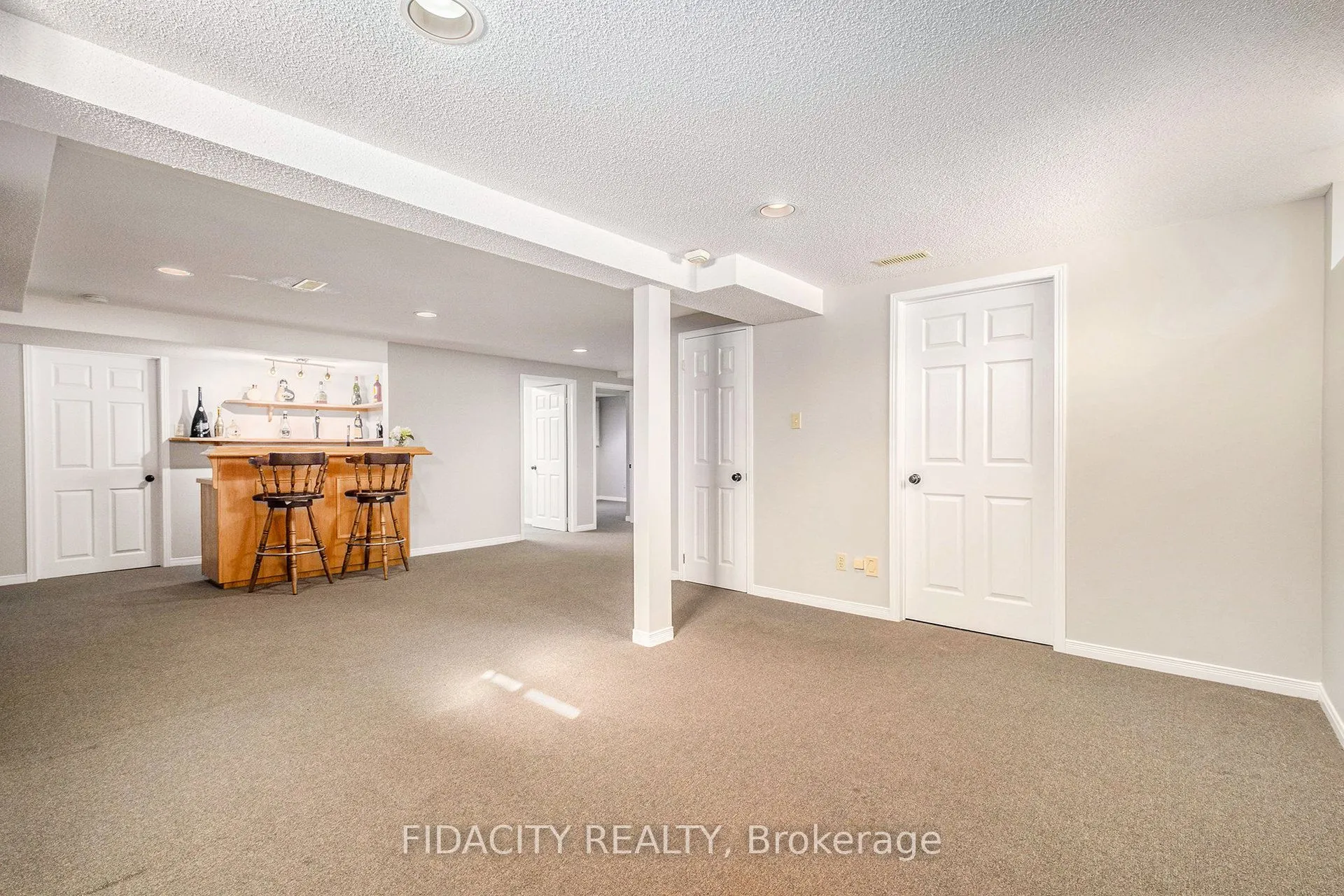914 Long Meadow Way