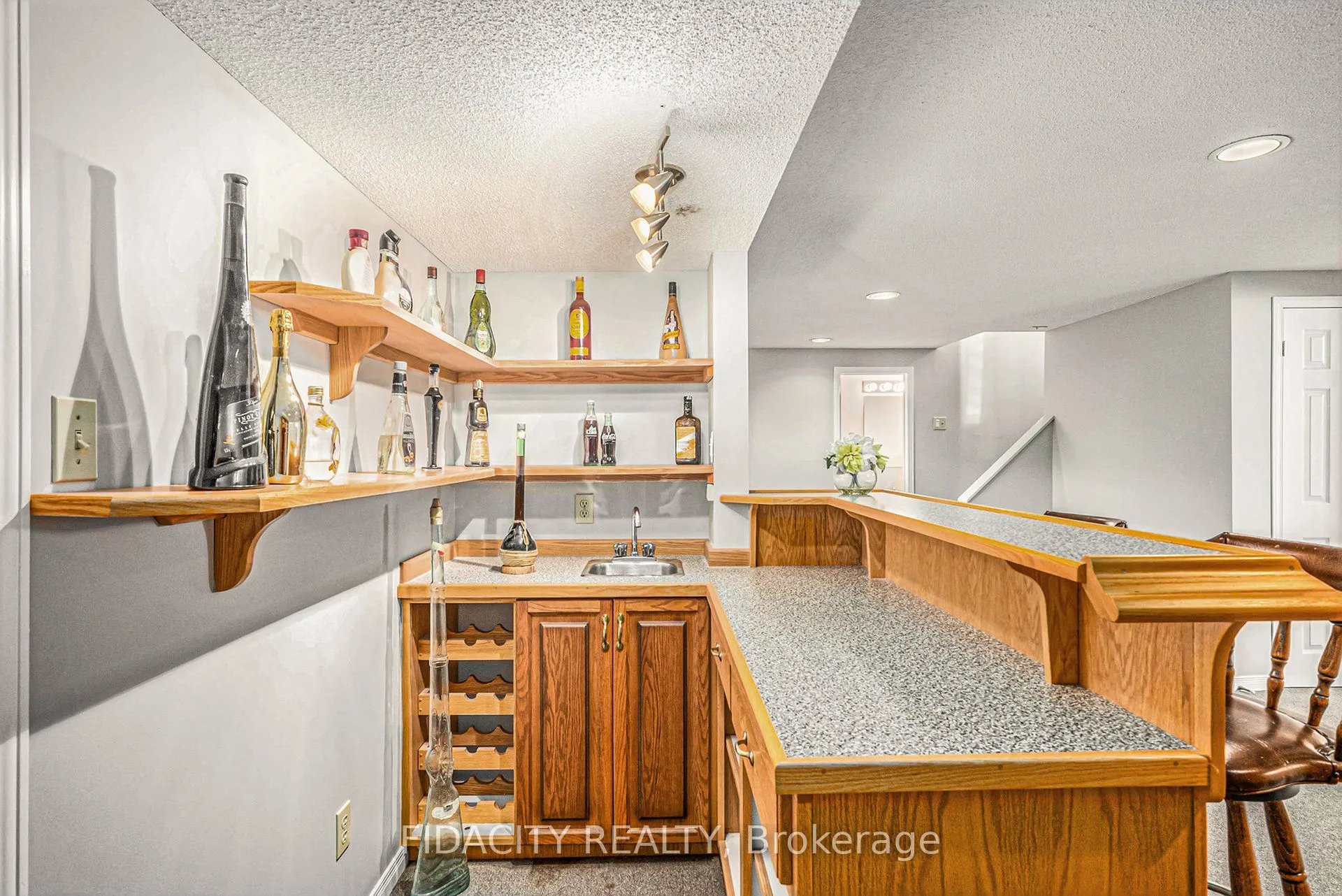 914 Long Meadow Way