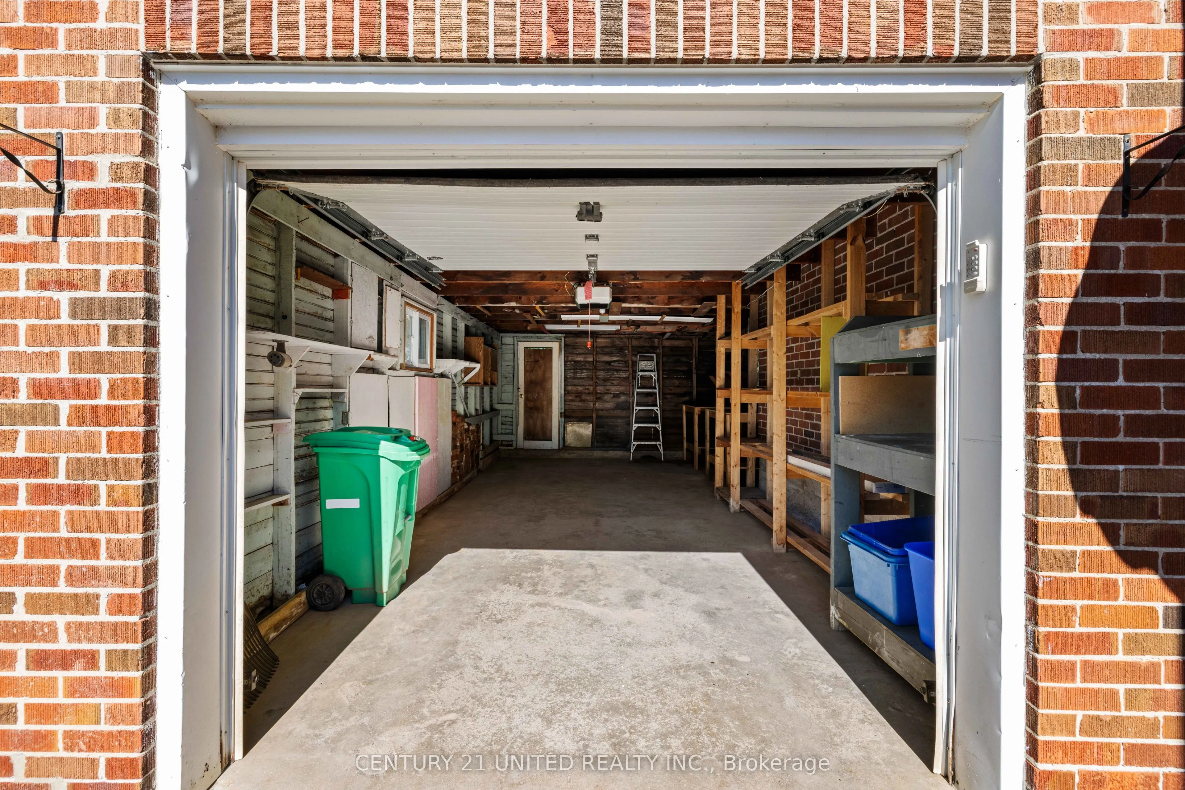 572 Murray Street