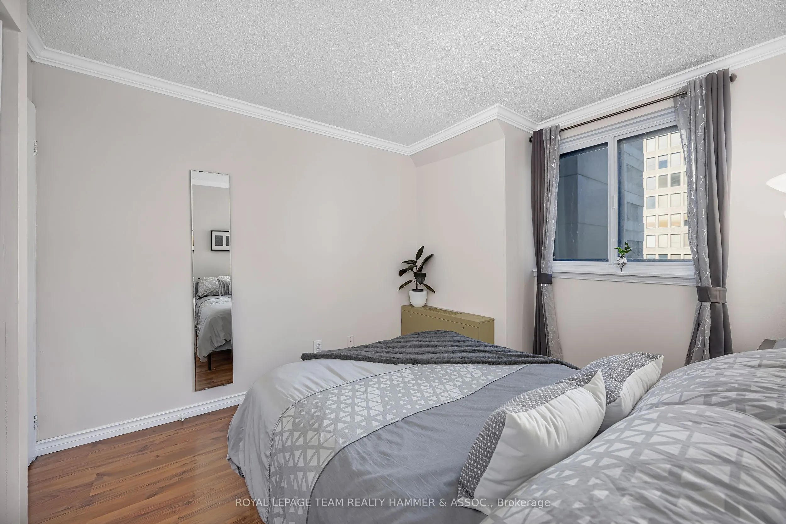 199 Kent Street, #1701