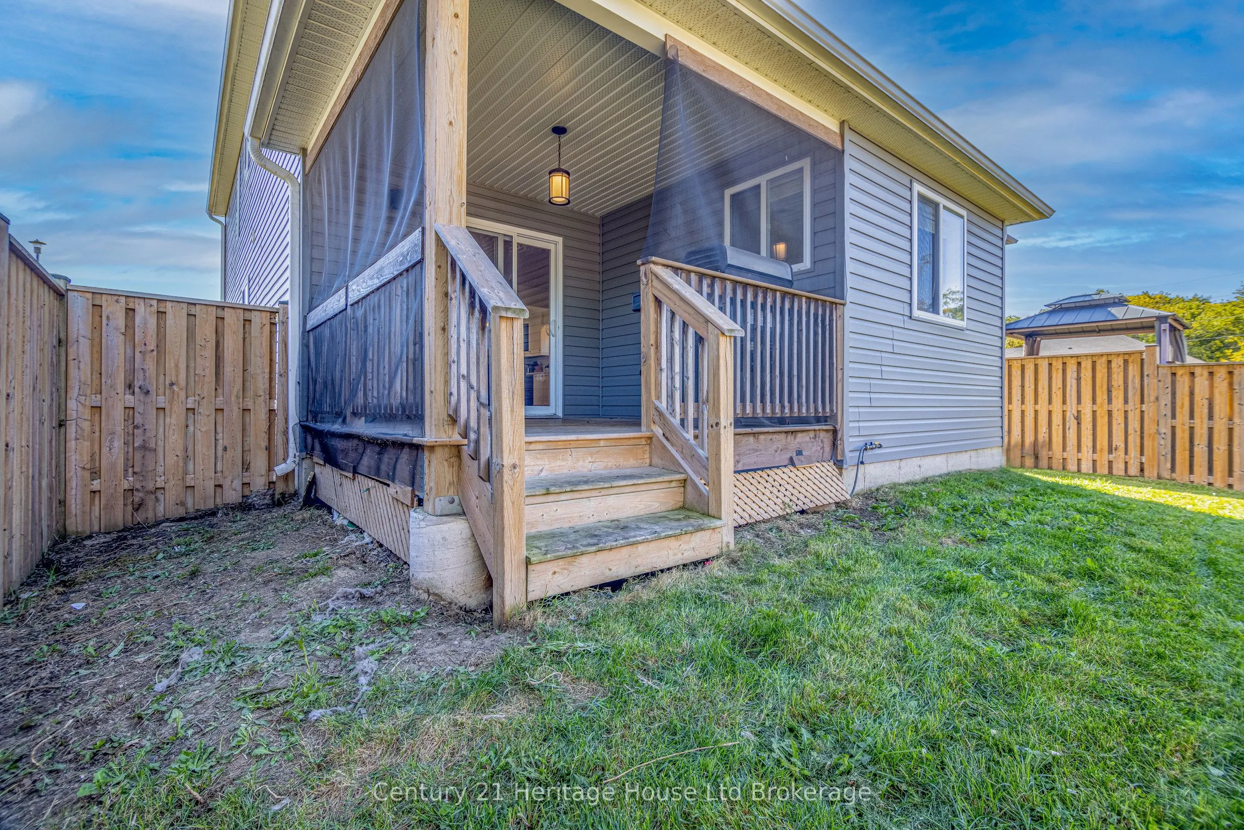 6 Sandy Court