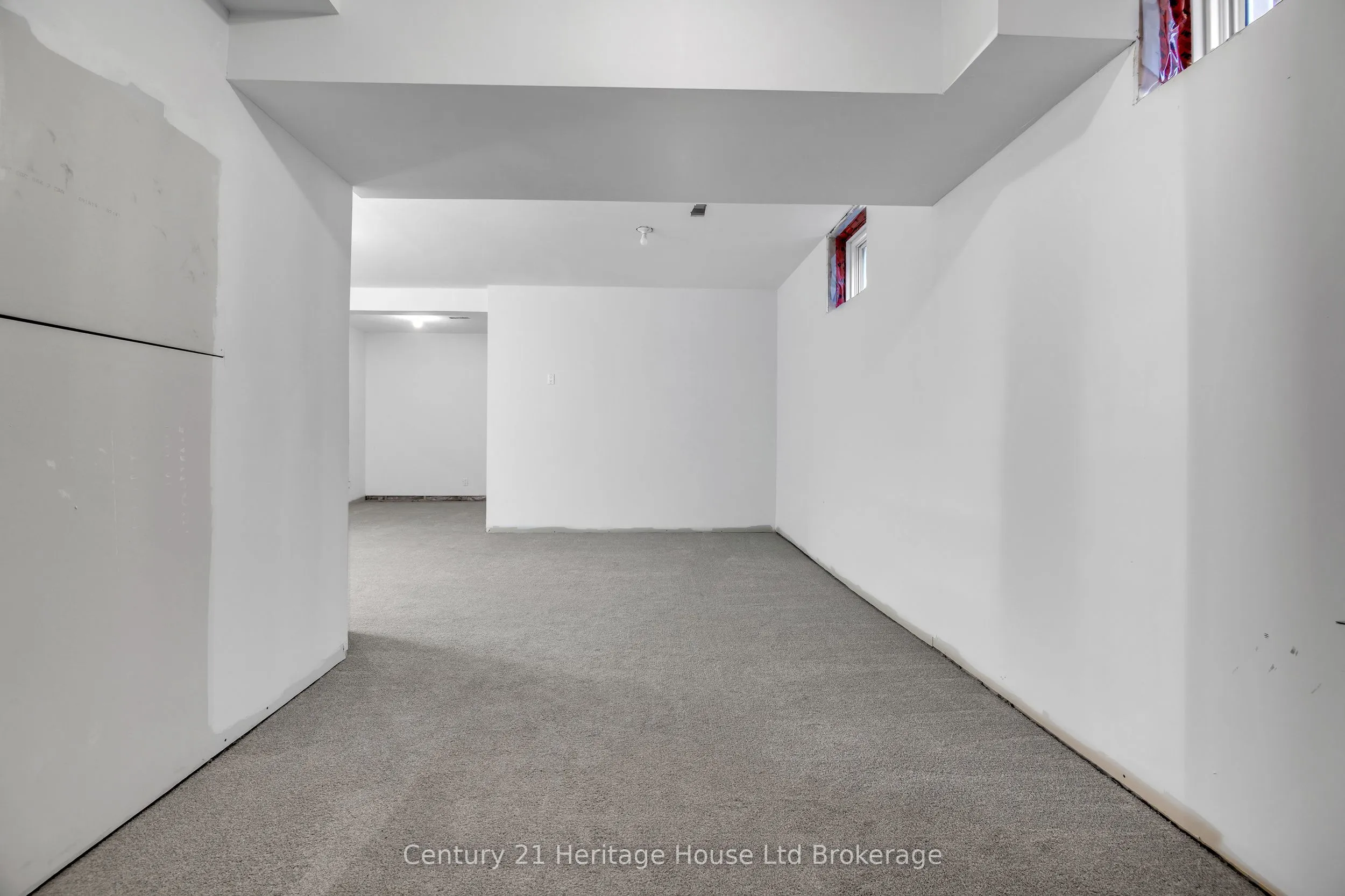 6 Sandy Court